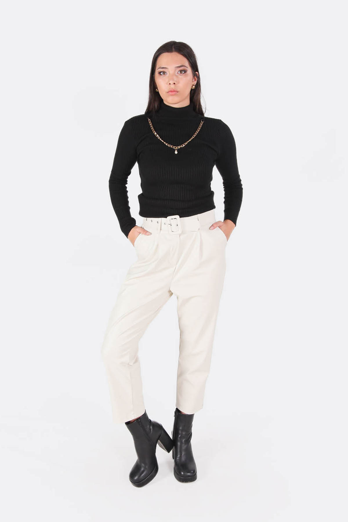 Siyah Balıkçı Yaka Kolye Detay Kazak 009 - 2