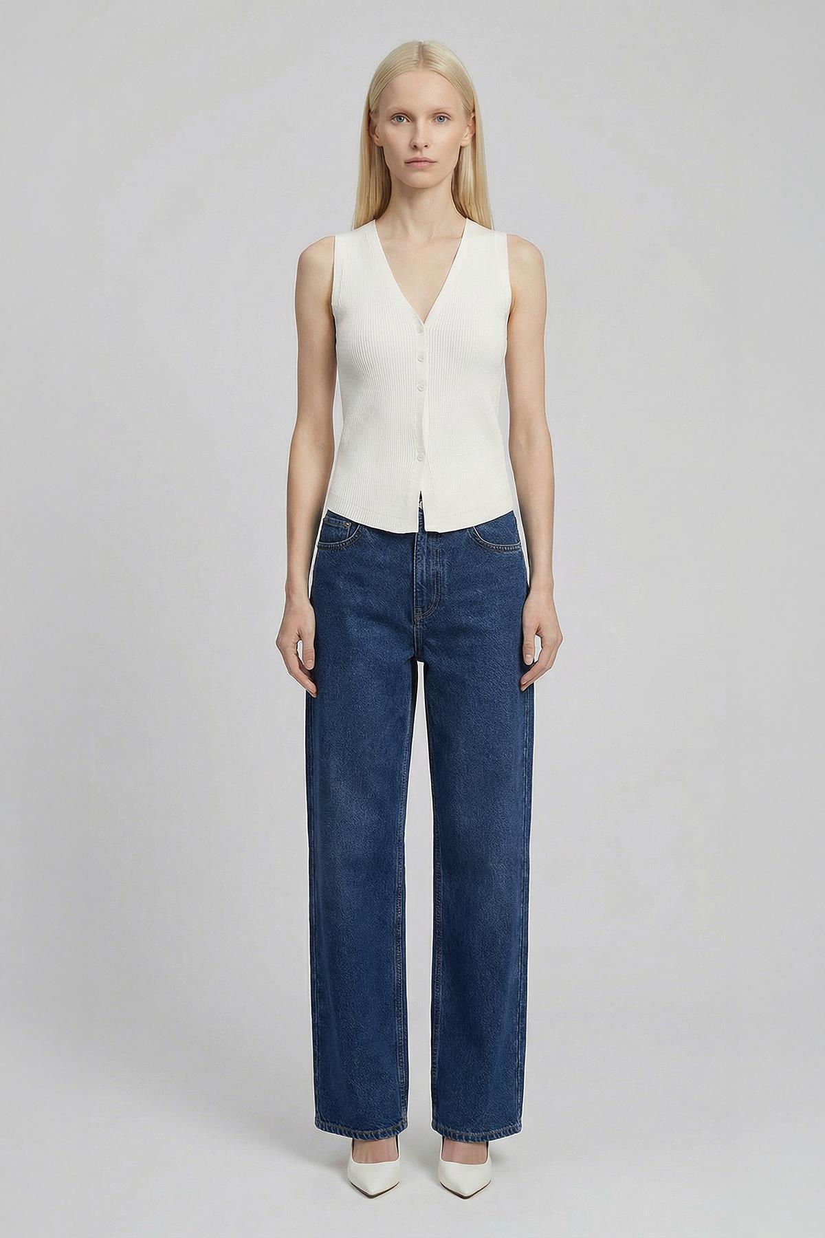 Beyaz Düğmeli Sıfır Kol Yelek 023 