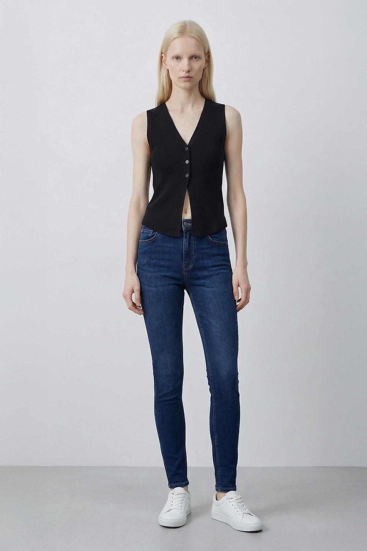 023 Düğmeli Sıfır Kol Yelek Siyah - RAYS