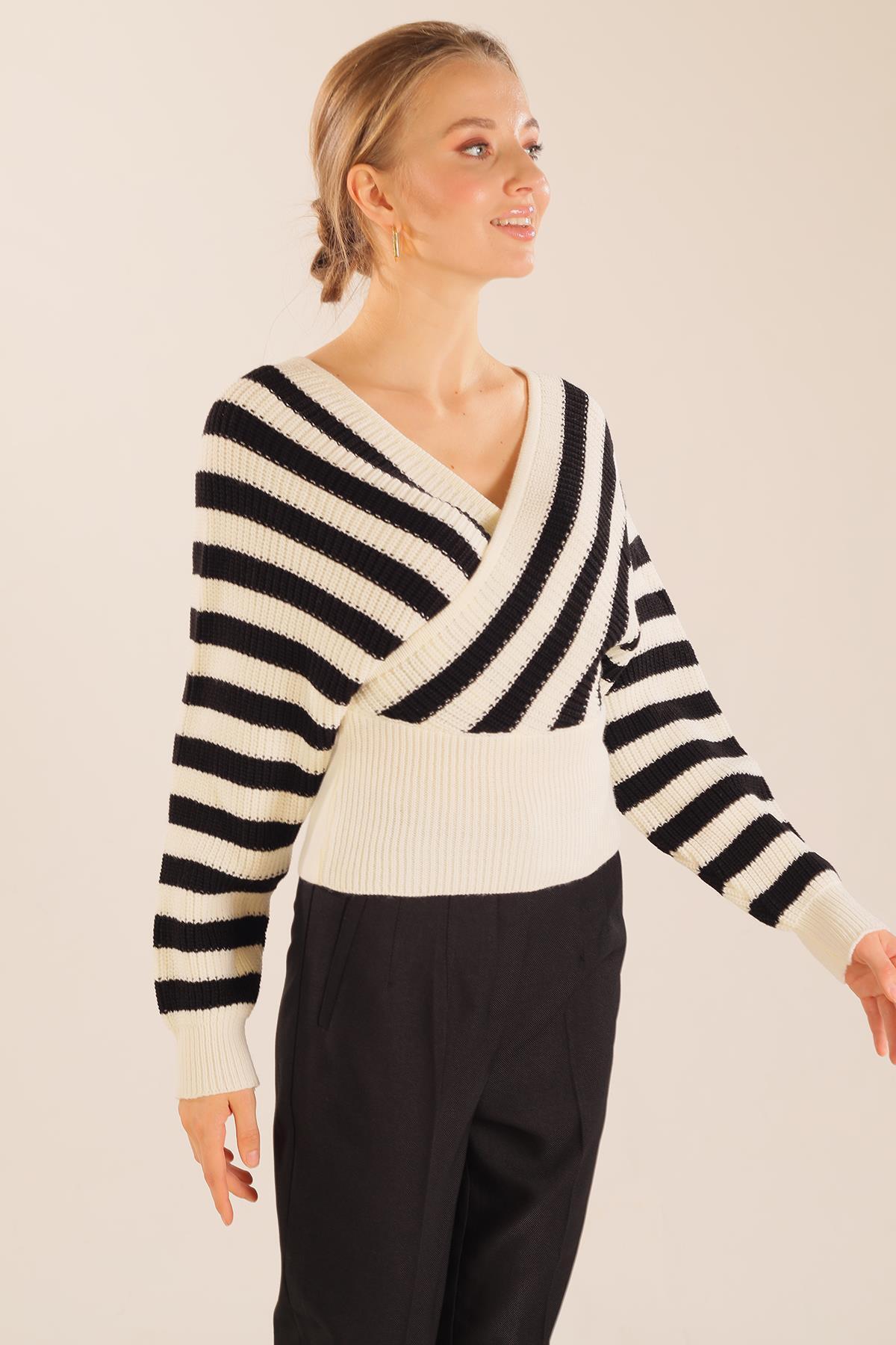 11005 Kruvaze Yaka Çizgili Kazak Ekru-Siyah - 1