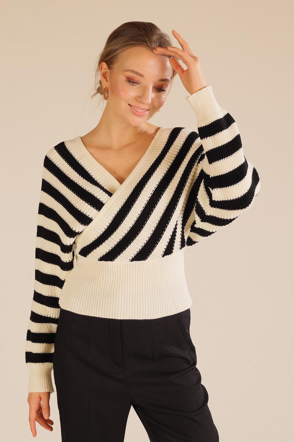 11005 Kruvaze Yaka Çizgili Kazak Ekru-Siyah - 3