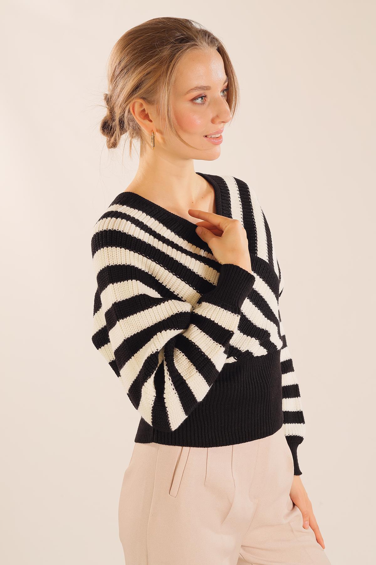 Siyah-Ekru Kruvaze Yaka Çizgili Kazak 11005 - 4