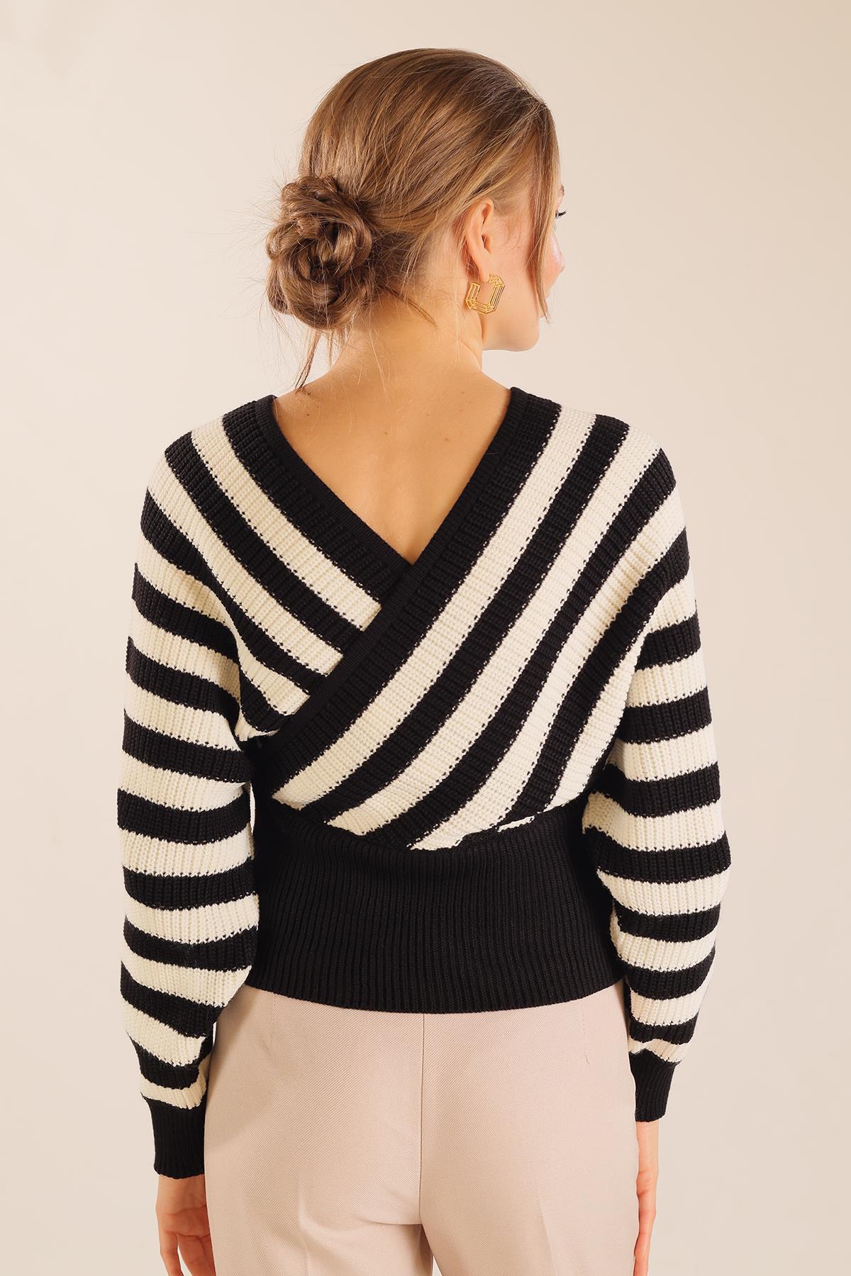 Siyah-Ekru Kruvaze Yaka Çizgili Kazak 11005 - 6