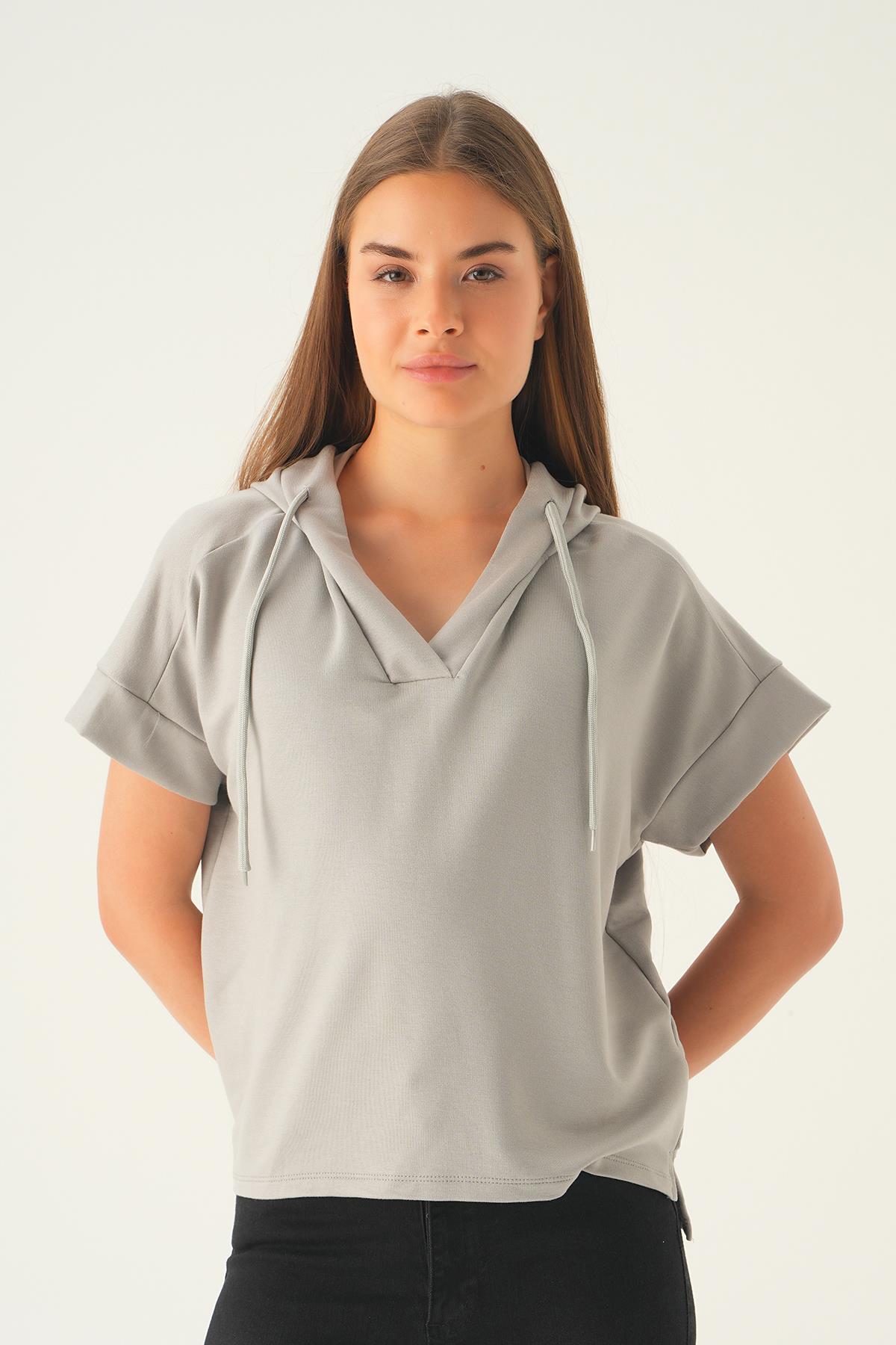 Gri Kapüşonlu Kısa Kol Tişört 1112 