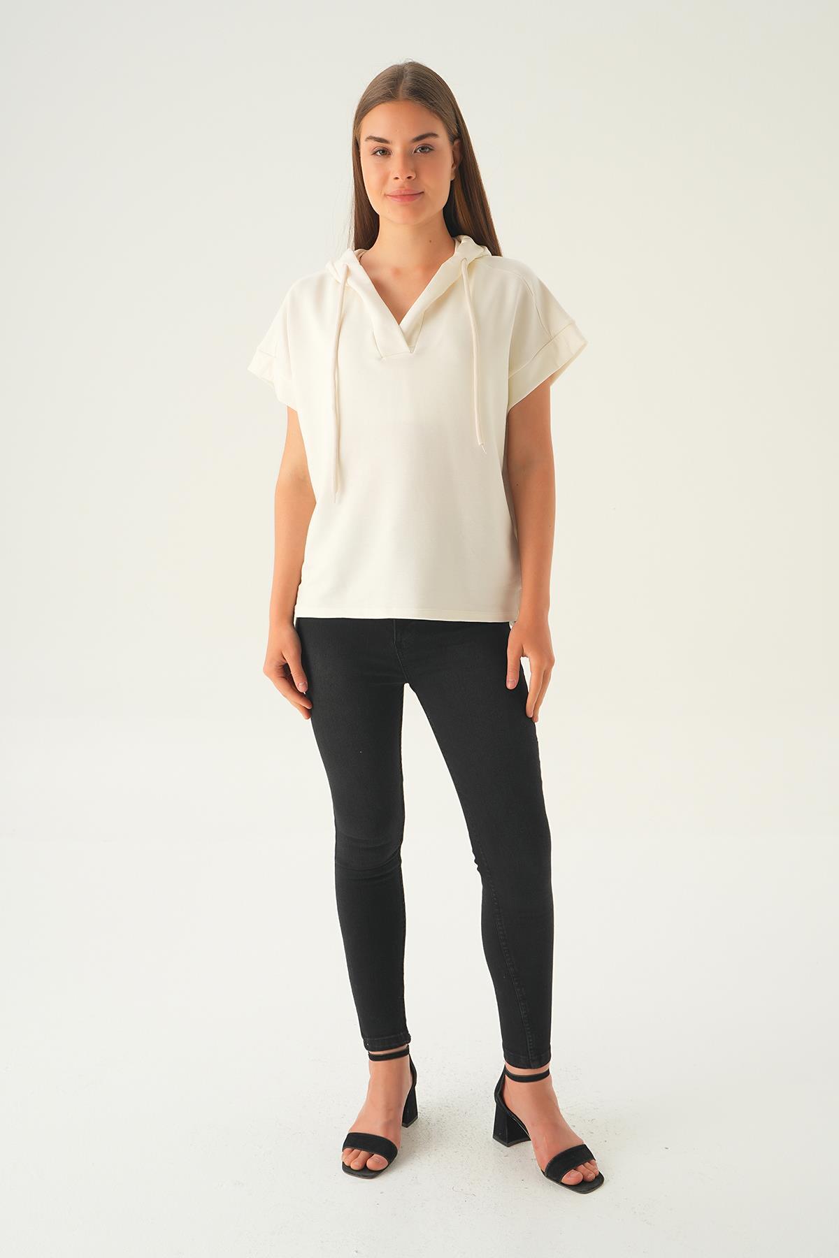 1112 Kapüşonlu Kısa Kol Tişört Krem 