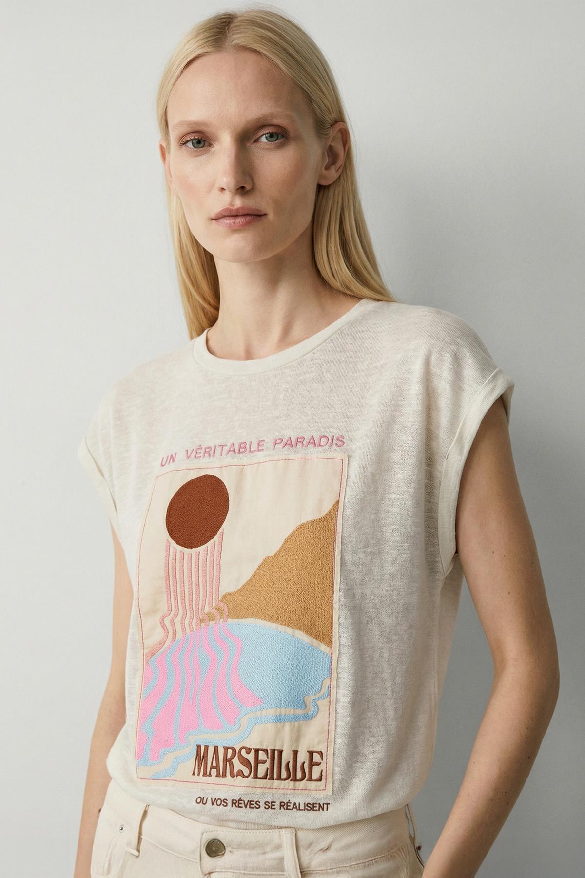 Bej Baskı Nakışlı Sıfır Kol Tişört 118 - 1