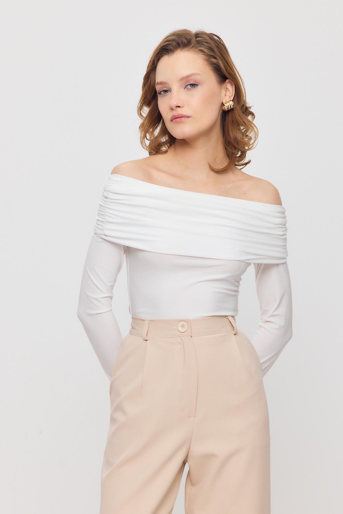 12222 Madonna Yaka Büzgülü Bluz Ekru 