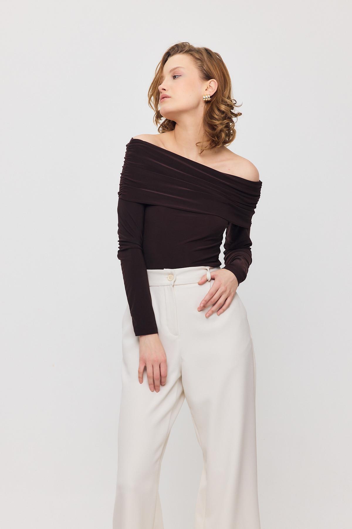 12222 Madonna Yaka Büzgülü Bluz Kahve - 1