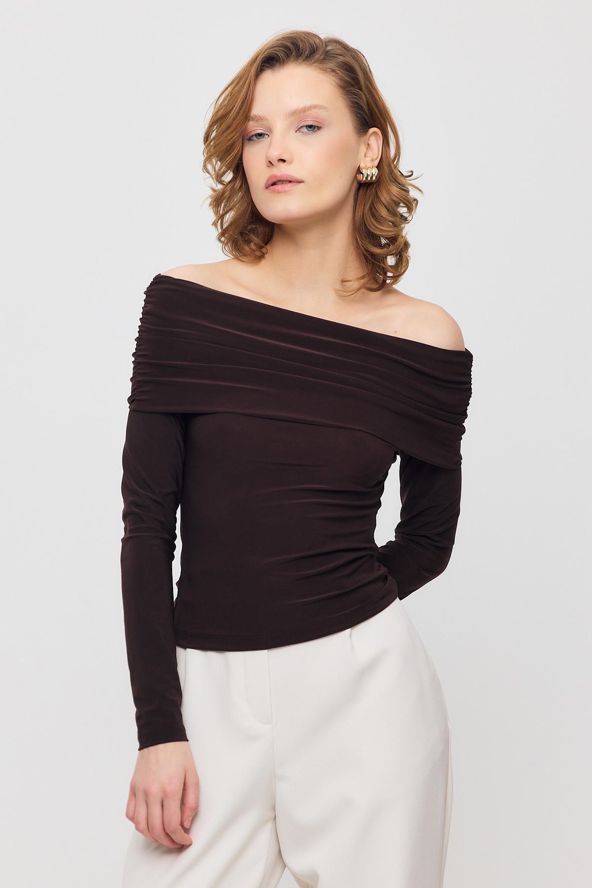 12222 Madonna Yaka Büzgülü Bluz Kahve - 2