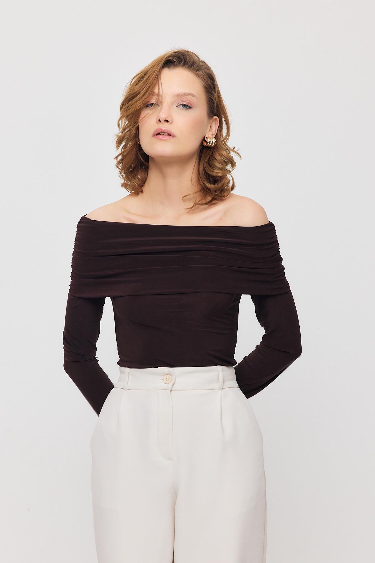 12222 Madonna Yaka Büzgülü Bluz Kahve - 6