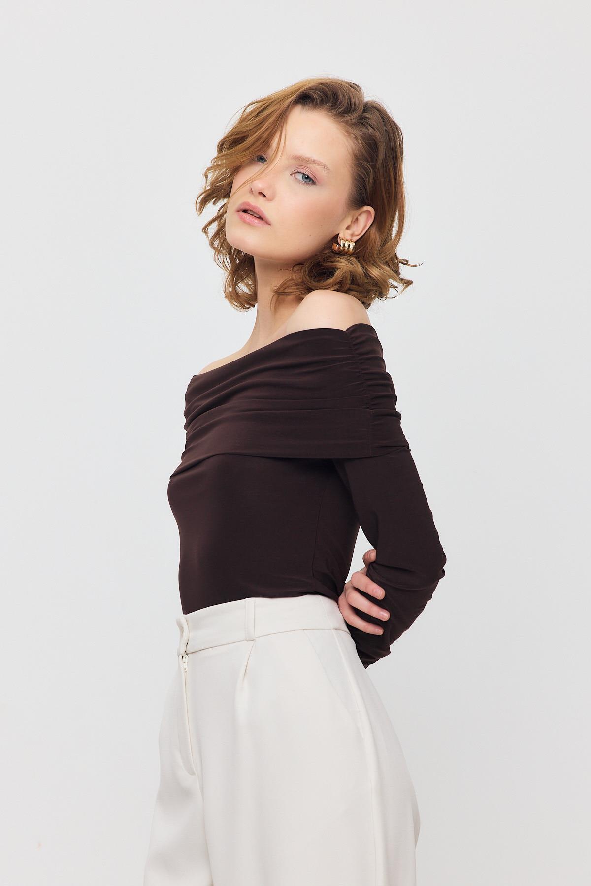 Kahve Madonna Yaka Büzgülü Bluz 12222 - 7