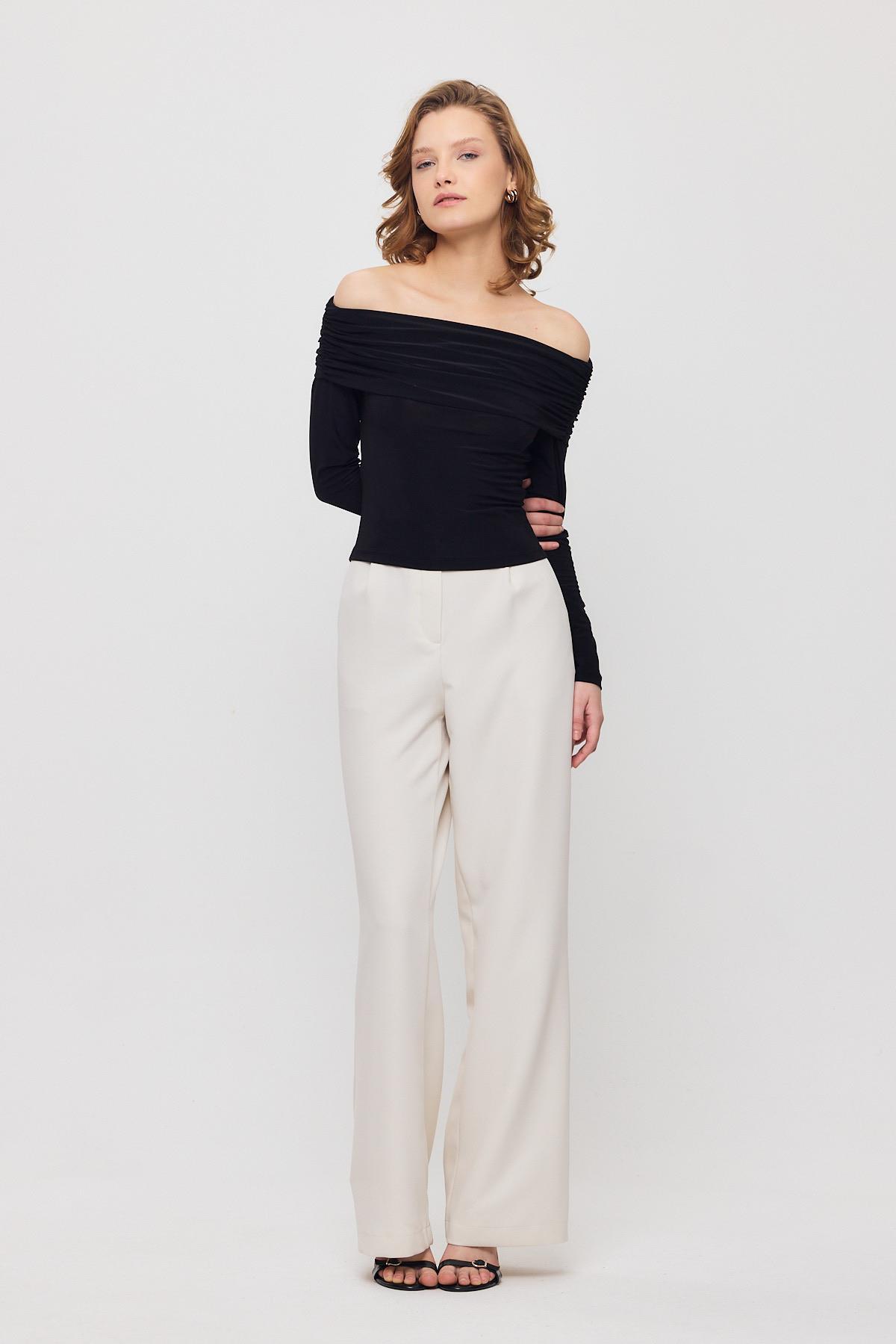 12222 Madonna Yaka Büzgülü Bluz Siyah - 3