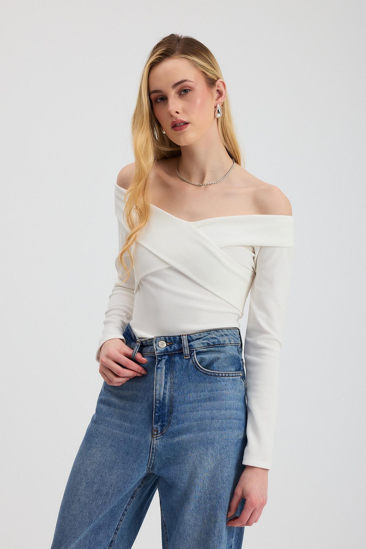 Ekru Çapraz Madonna Yaka Bluz 12748 - 2