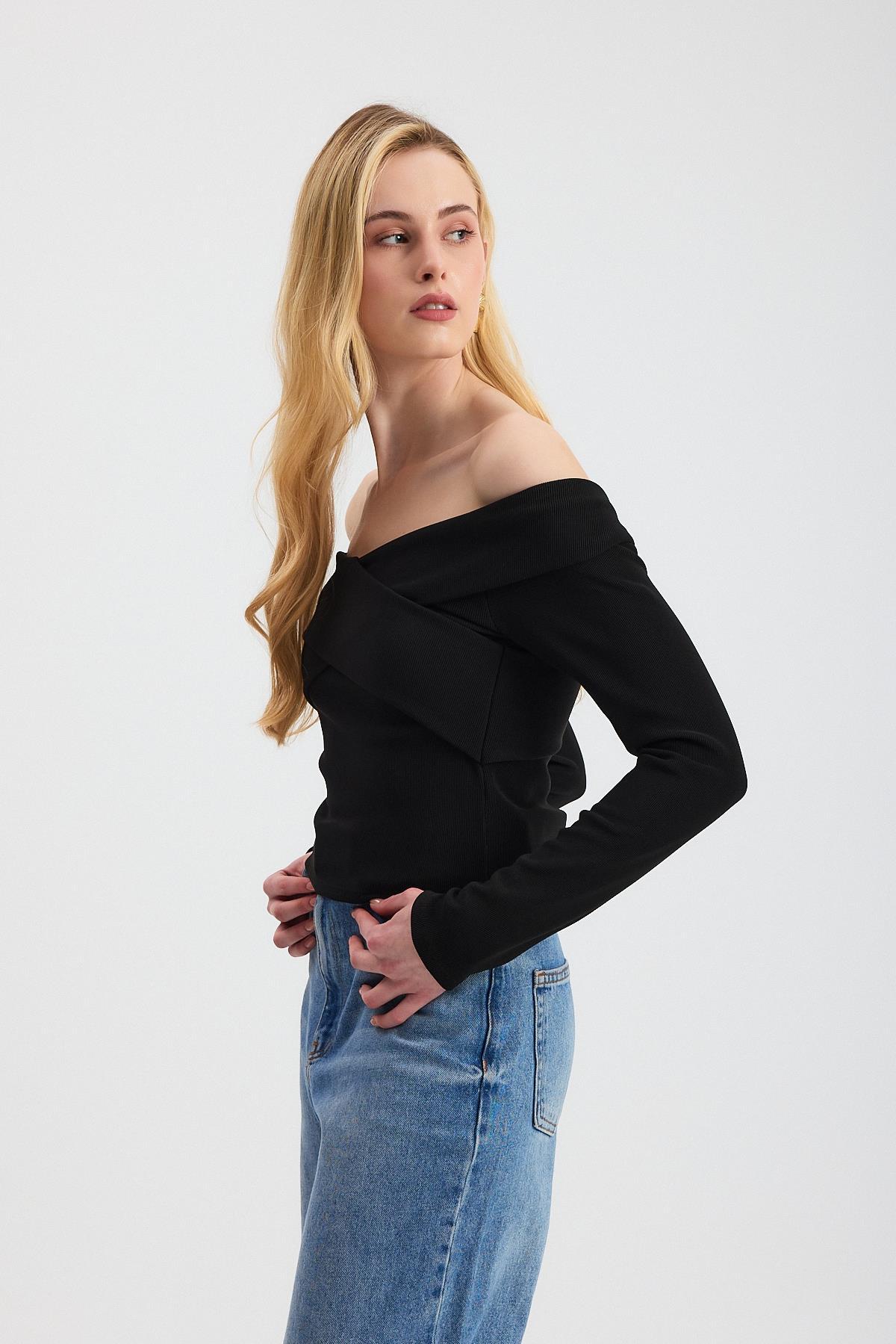 Siyah Çapraz Madonna Yaka Bluz 12748 - 6