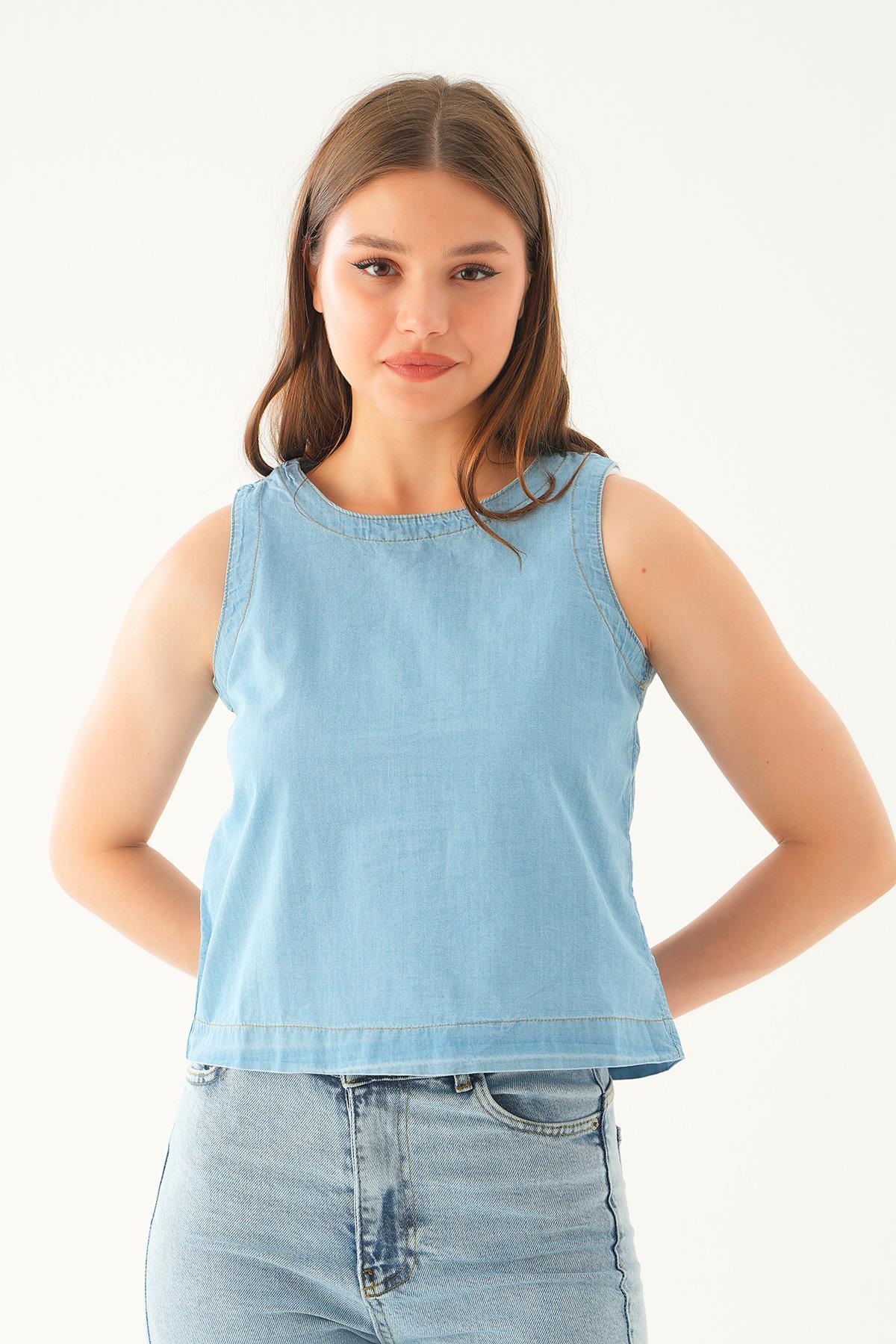 Açık Mavi Arka Düğme Detay Sıfır Kol Bluz 1299 - 3