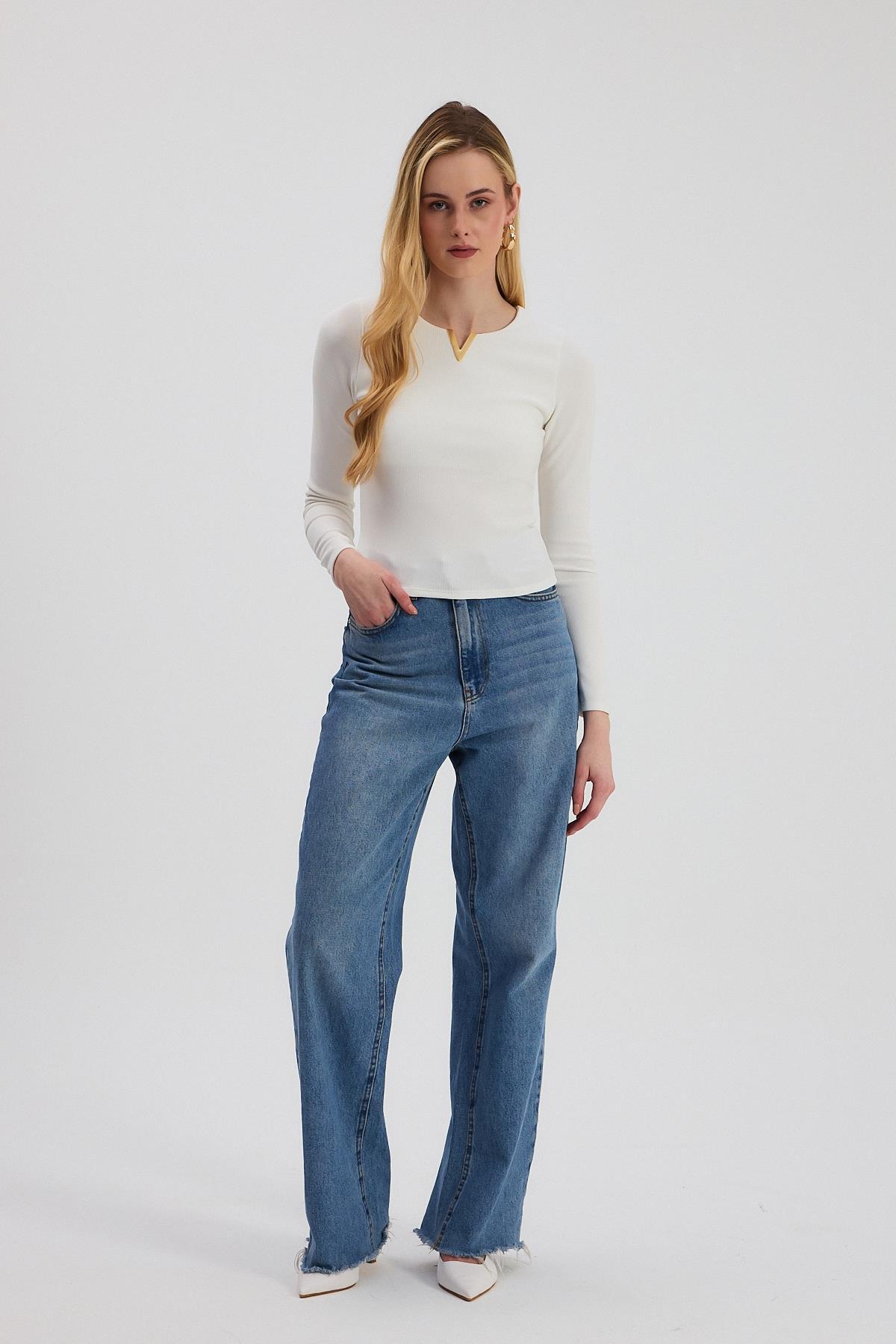 13084 Yaka V Demir Bluz Ekru - RAYS