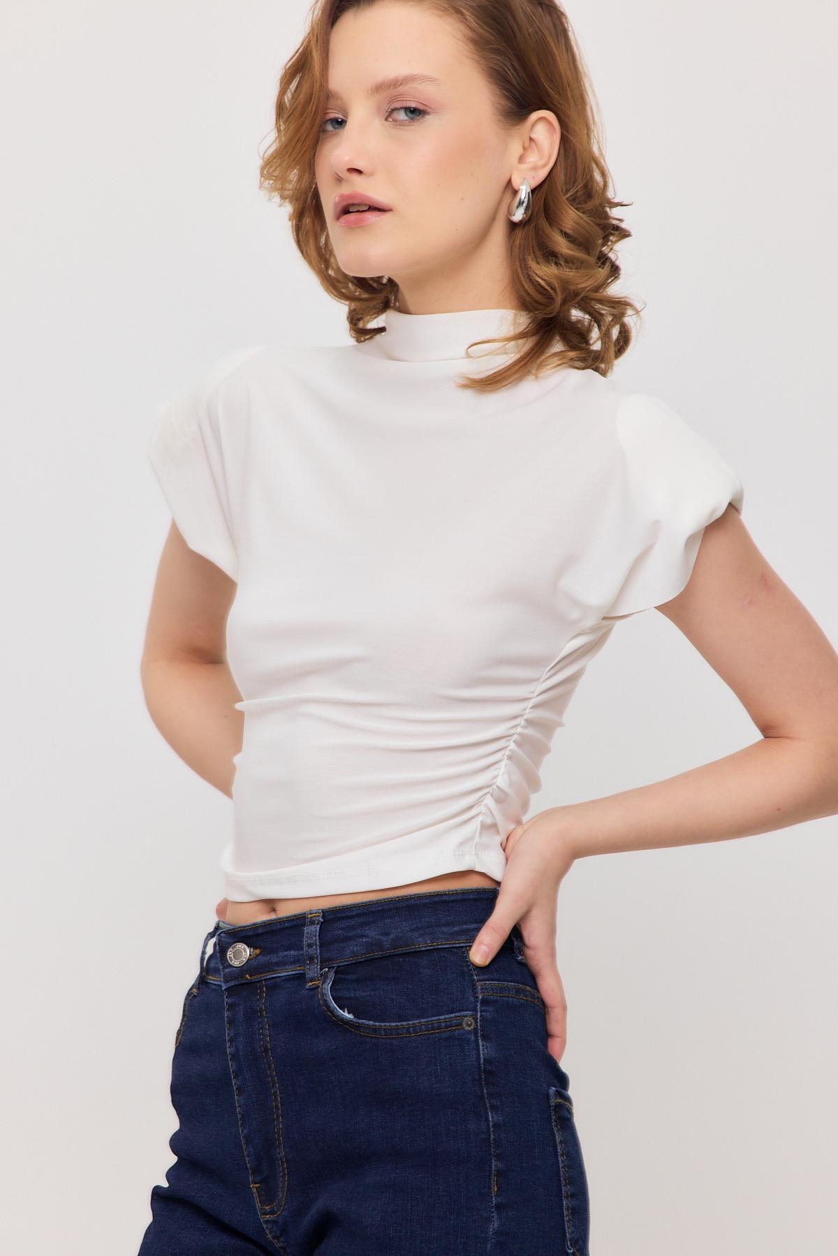 13185 Vatkalı Drapeli Kısa Kollu Bluz Ekru - RAYS