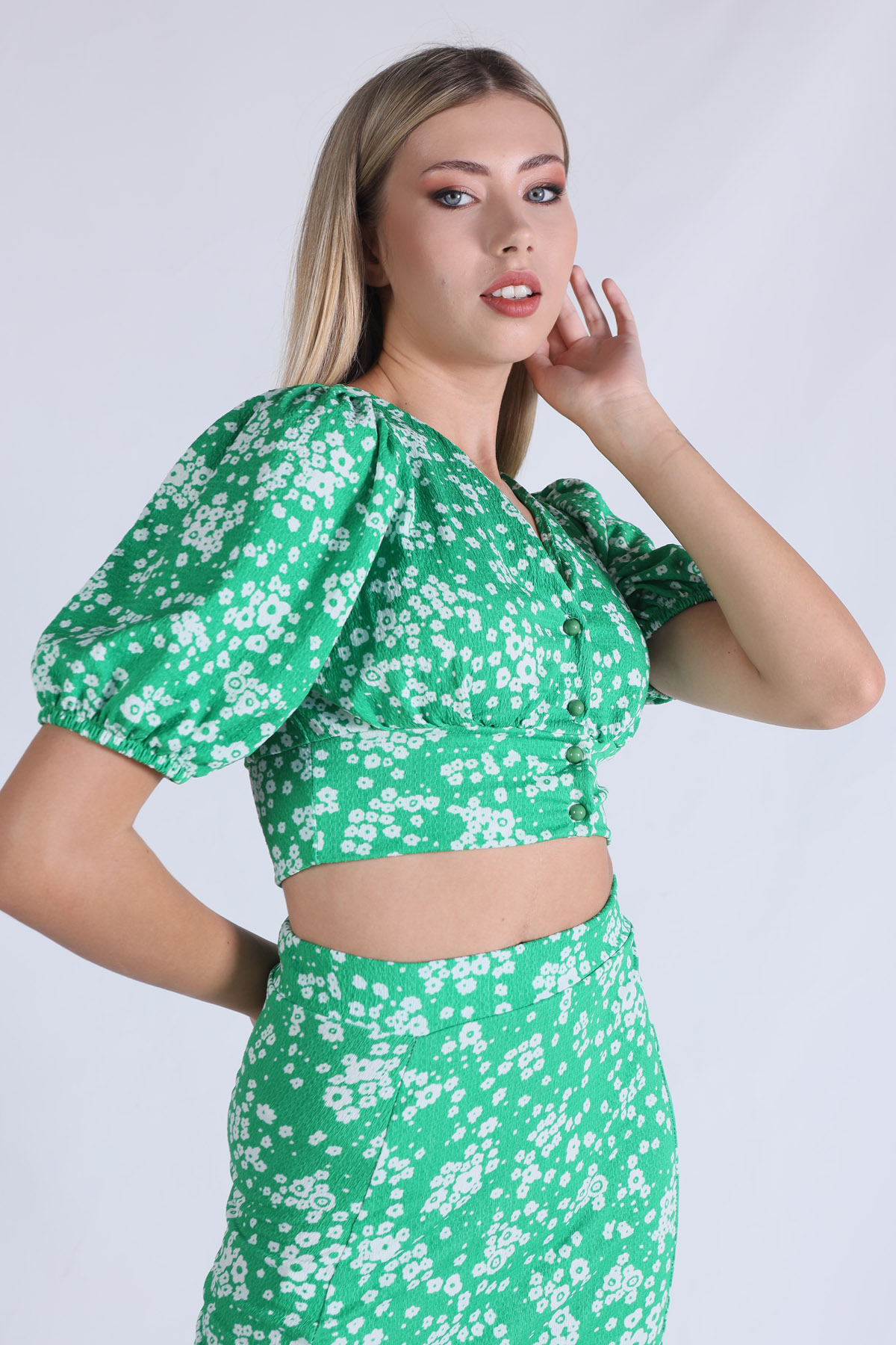 Benetton Yeşili Önü Düğmeli Yırtmaçlı Desenli Takım 1374 - 3