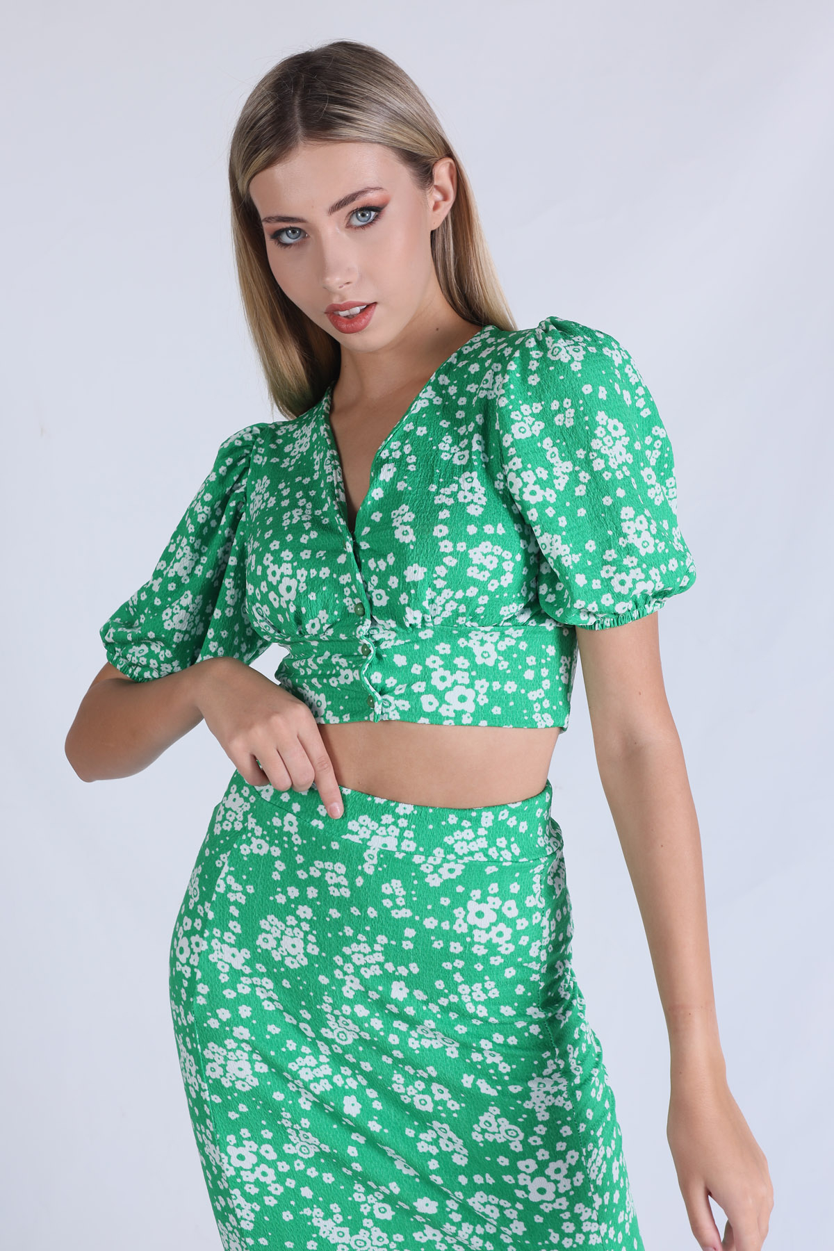 Benetton Yeşili Önü Düğmeli Yırtmaçlı Desenli Takım 1374 - 4