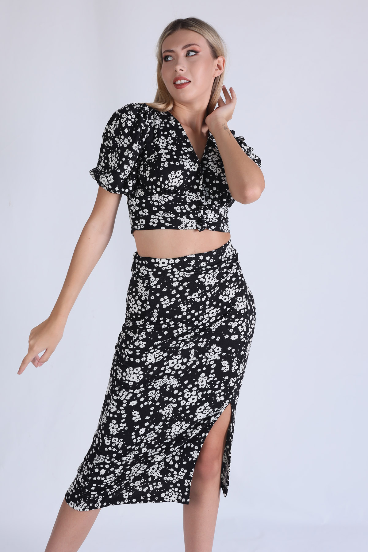 1374 Önü Düğmeli Yırtmaçlı Desenli Takım Siyah - 2