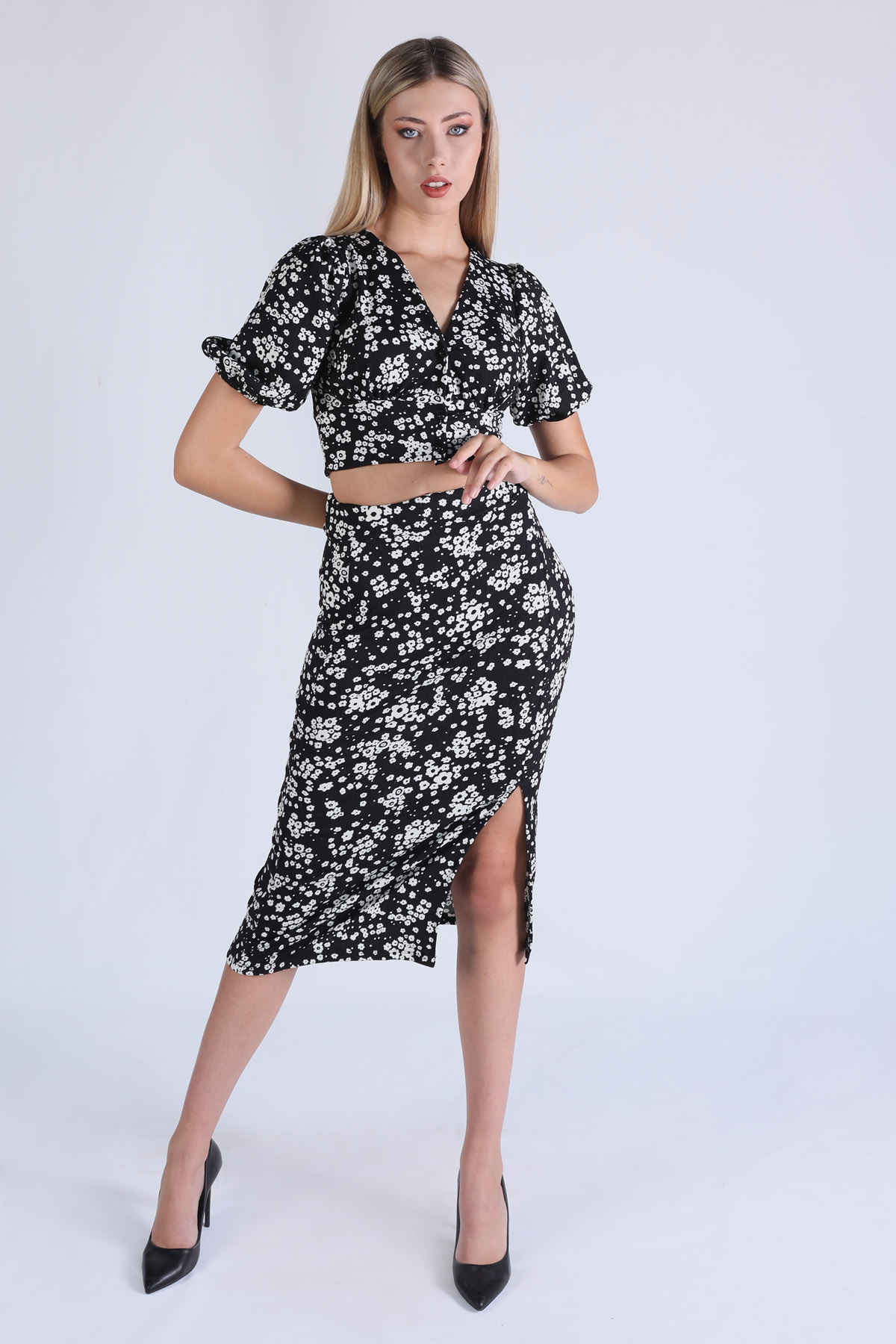 Siyah Önü Düğmeli Yırtmaçlı Desenli Takım 1374 - 1