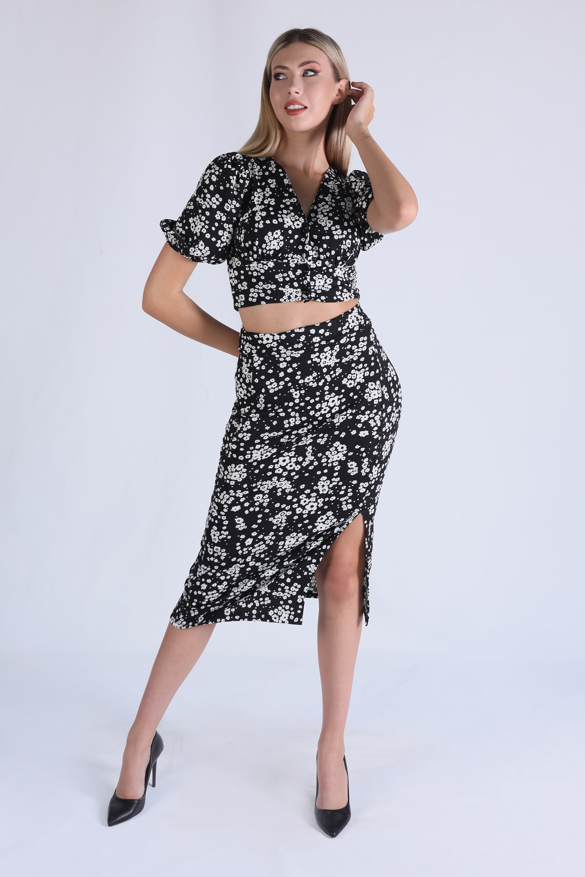 Siyah Önü Düğmeli Yırtmaçlı Desenli Takım 1374 - 3