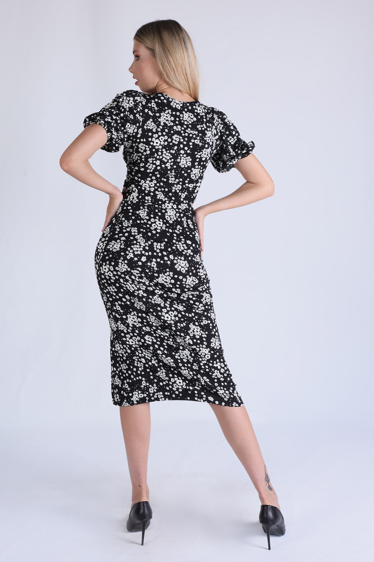 Siyah Önü Düğmeli Yırtmaçlı Desenli Takım 1374 - 4