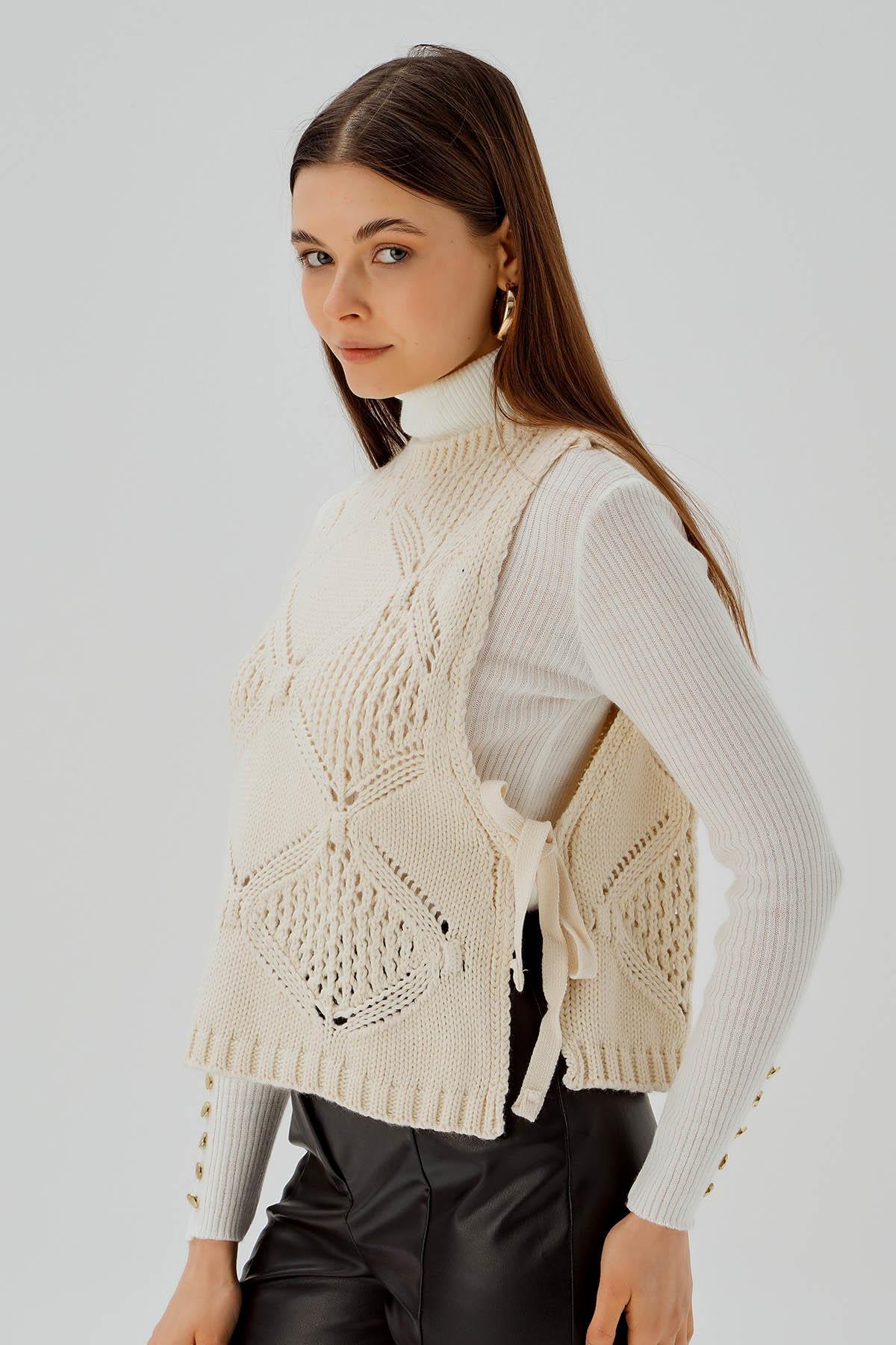 1381 Yan Bağlama Detay Süveter Bej - 3