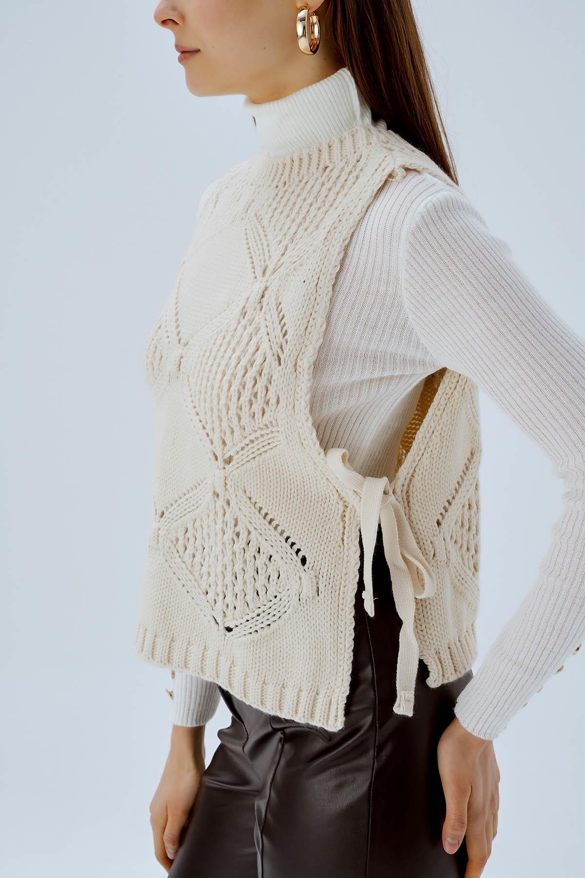 Bej Yan Bağlama Detay Süveter 1381 - 6