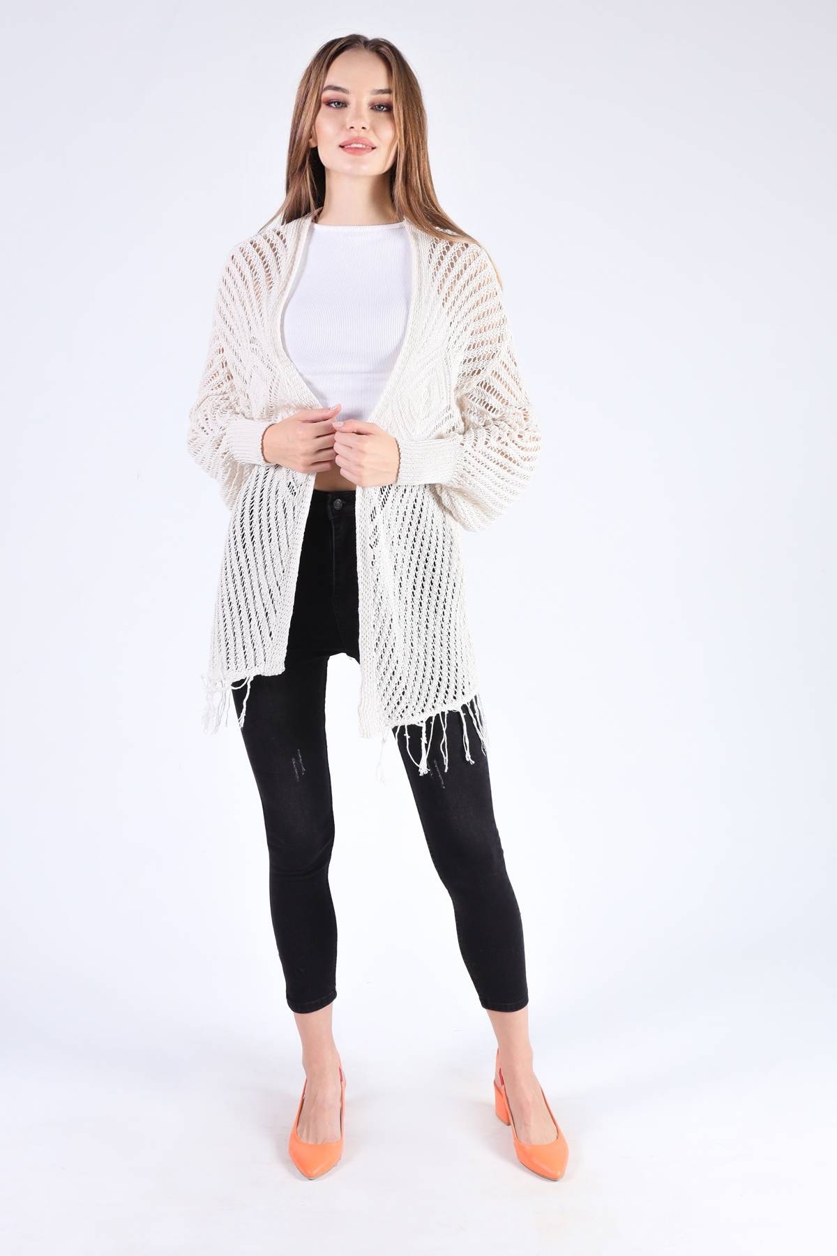 Taş Kelebek Desen Püsküllü Hırka 1393 - 3