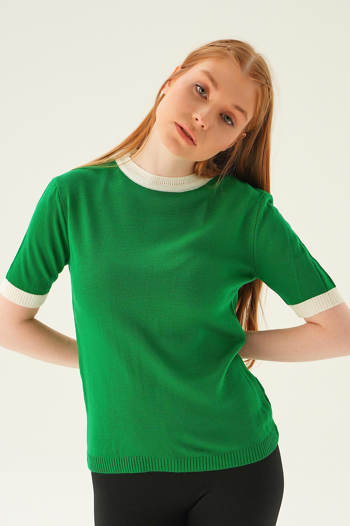 Benetton Yeşili Yaka ve Kol Çizgi Tişört 1442 - 3