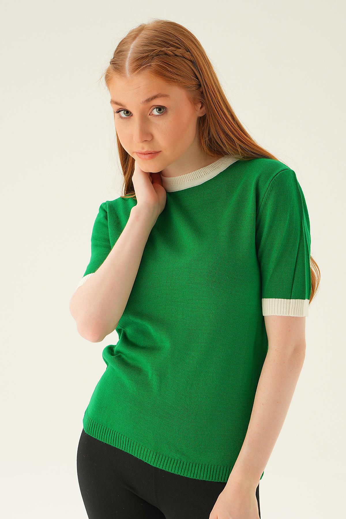 Benetton Yeşili Yaka ve Kol Çizgi Tişört 1442 - 4