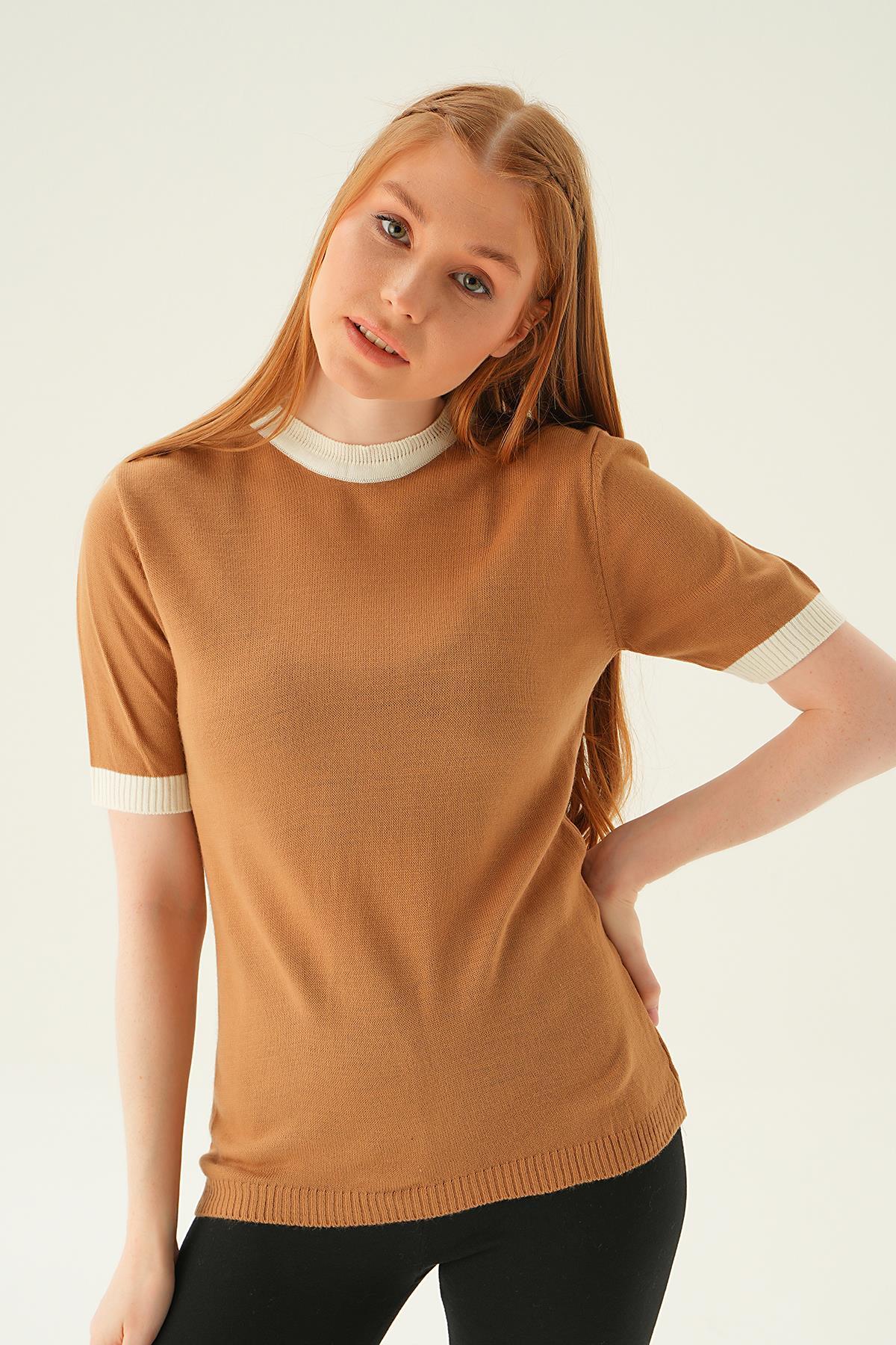 Camel Yaka ve Kol Çizgi Tişört 1442 