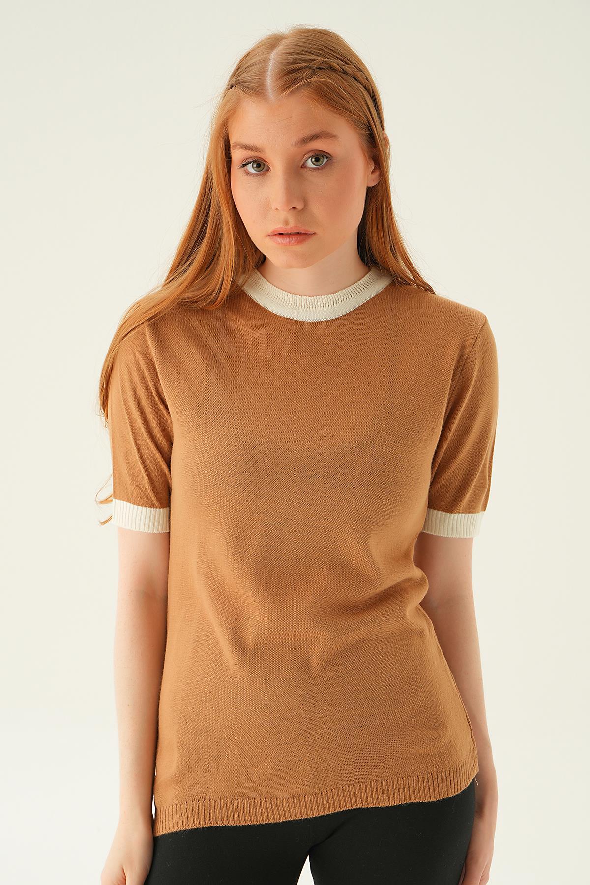 Camel Yaka ve Kol Çizgi Tişört 1442 - 3