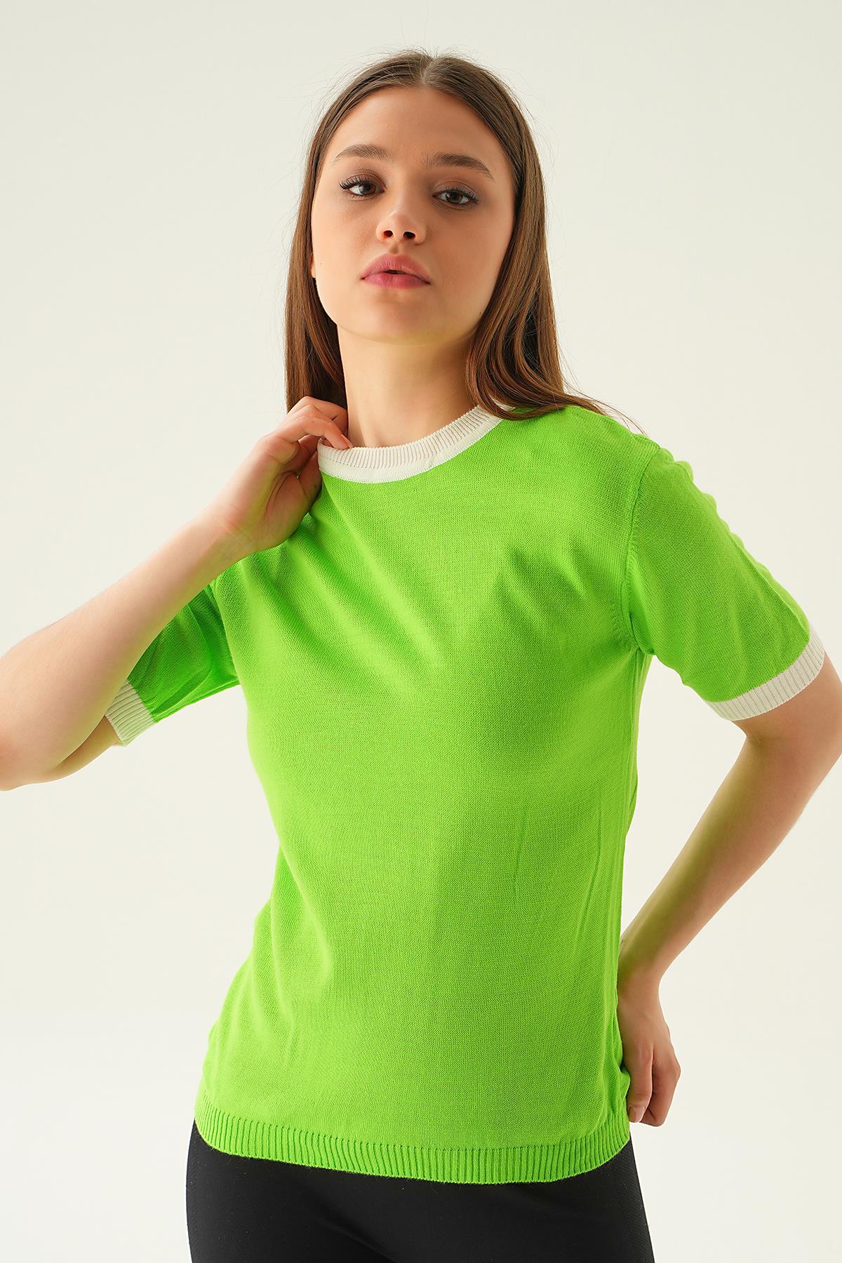Elma Yeşili Yaka ve Kol Çizgi Tişört 1442 - 2