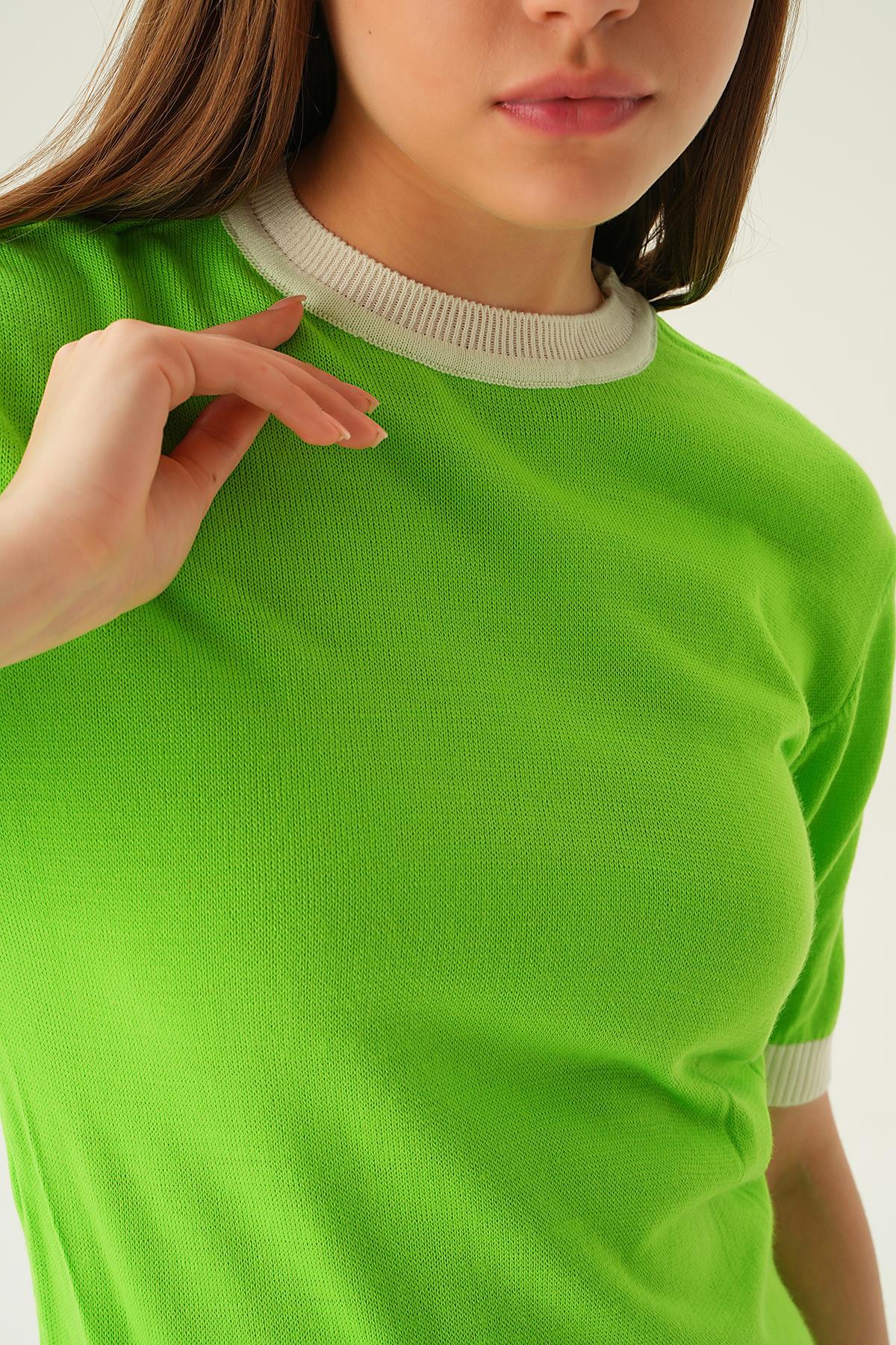 Elma Yeşili Yaka ve Kol Çizgi Tişört 1442 - 5