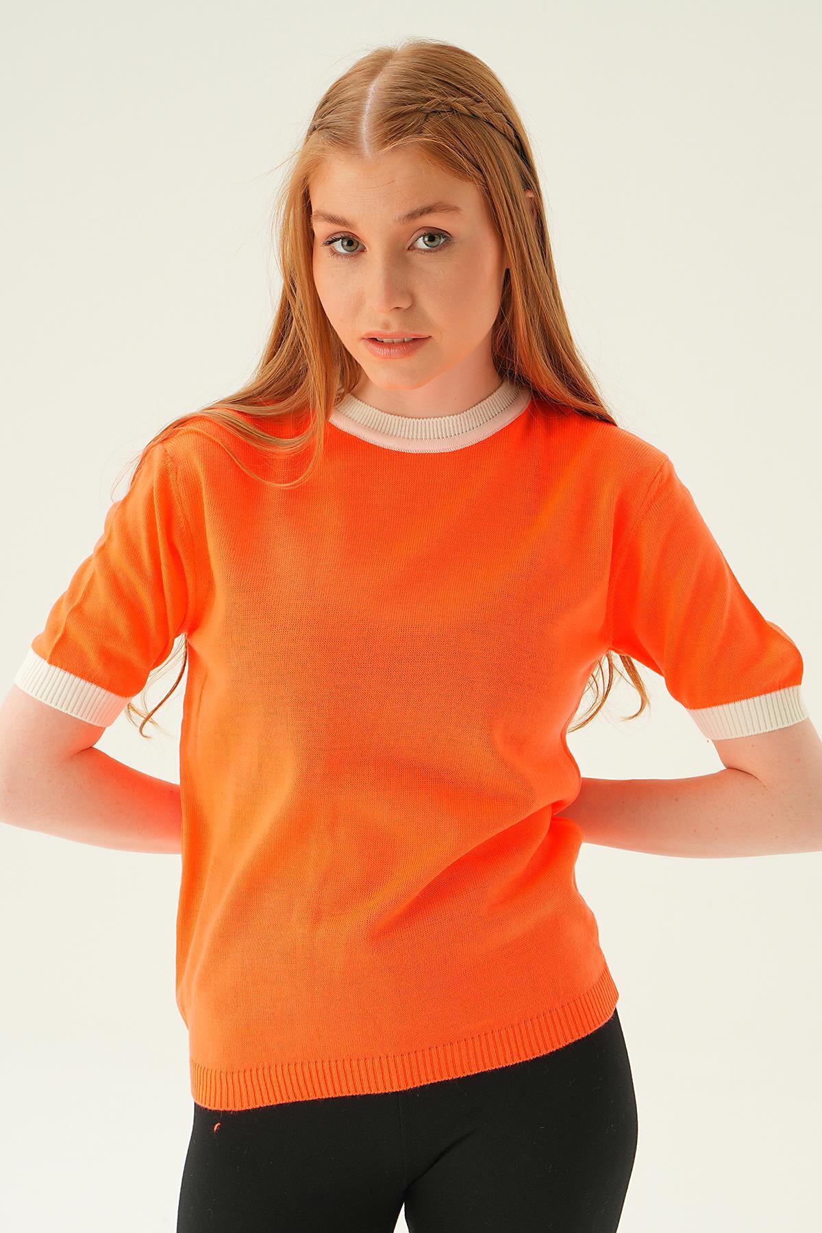 Orange Yaka ve Kol Çizgi Tişört 1442 - 1