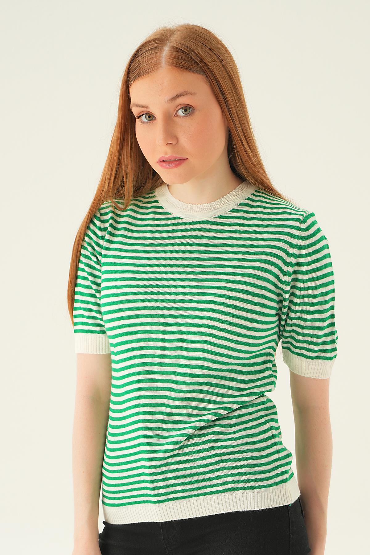 Benetton Yeşili Çizgili Tişört 1443 - 1