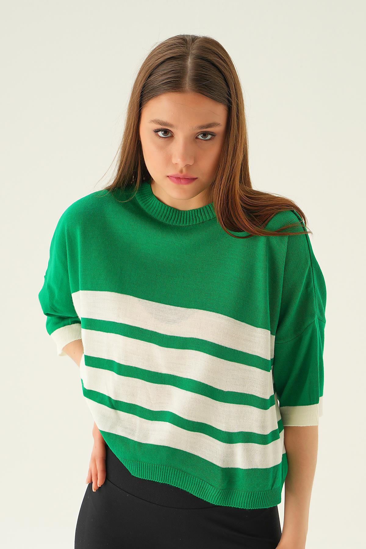 Benetton Yeşili Çizgi Detay Oversize Tişört 1454 - 3