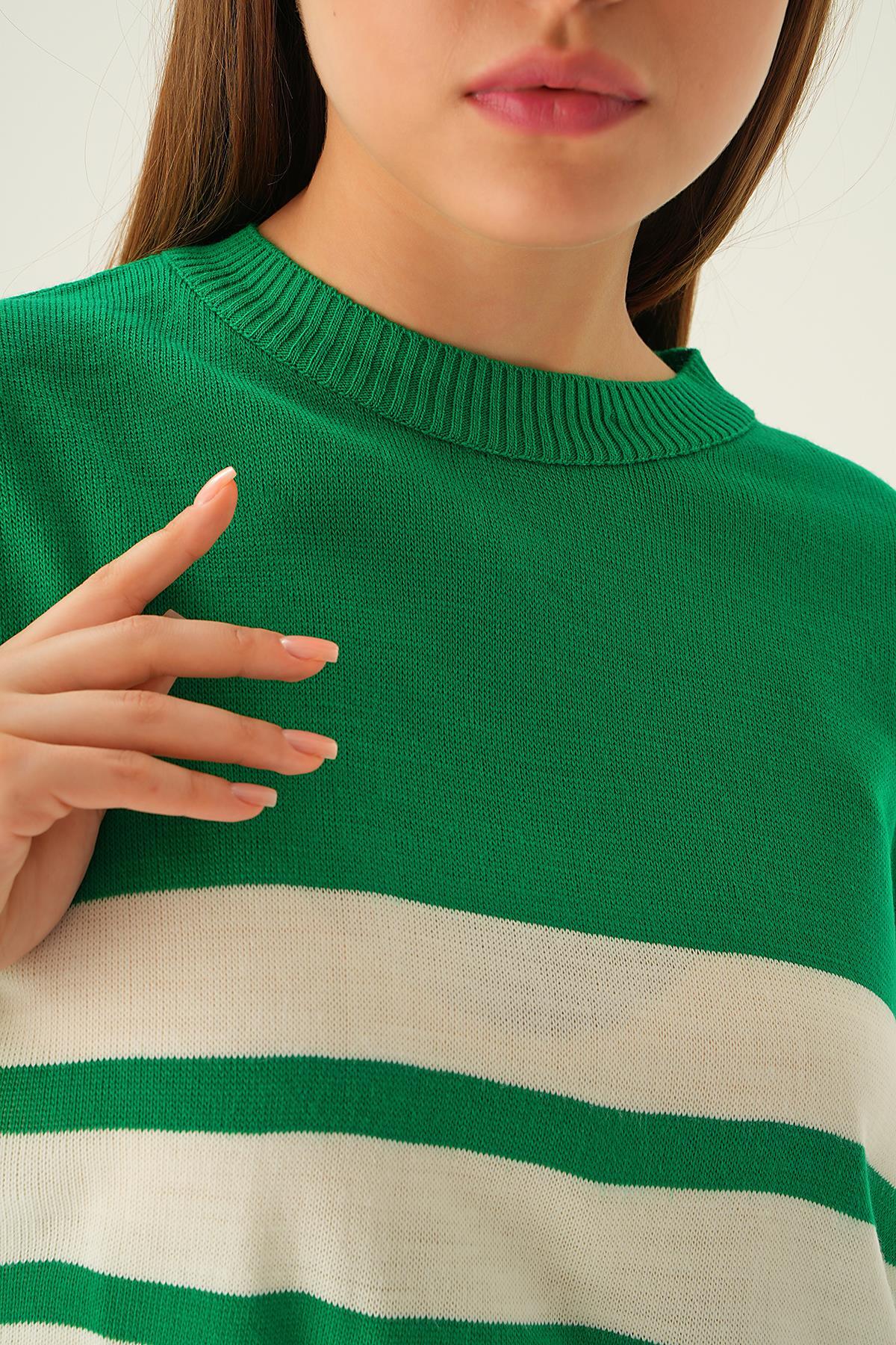 Benetton Yeşili Çizgi Detay Oversize Tişört 1454 - 6