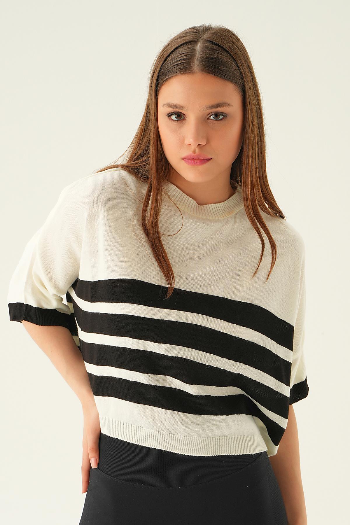 1454 Çizgi Detay Oversize Tişört Kemik - 4