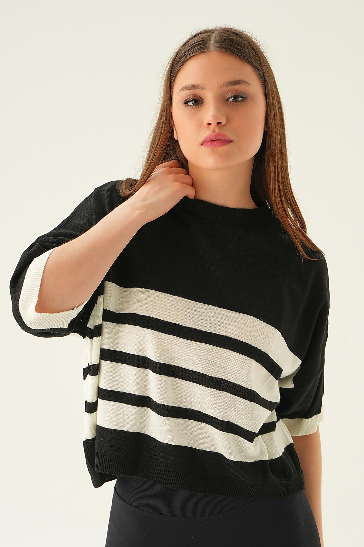 Siyah Çizgi Detay Oversize Tişört 1454 - 1