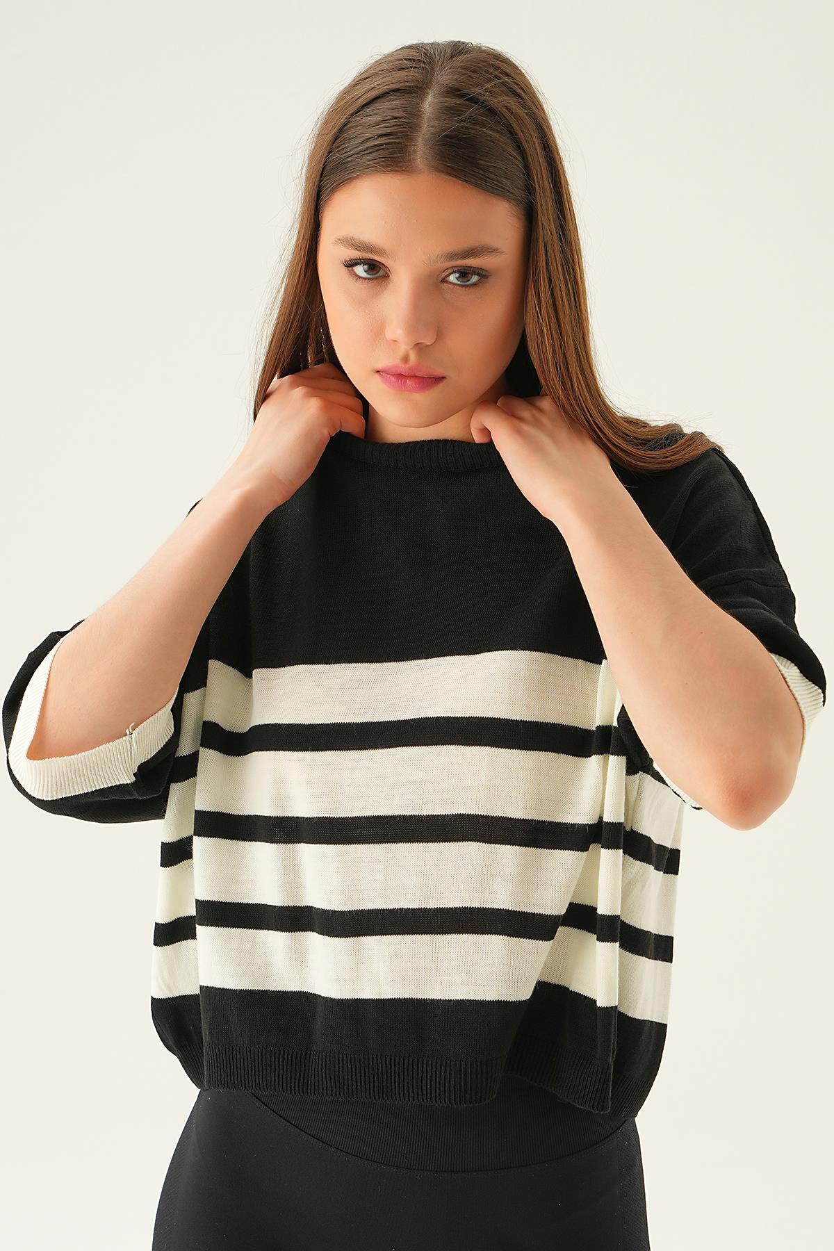 Siyah Çizgi Detay Oversize Tişört 1454 - 2