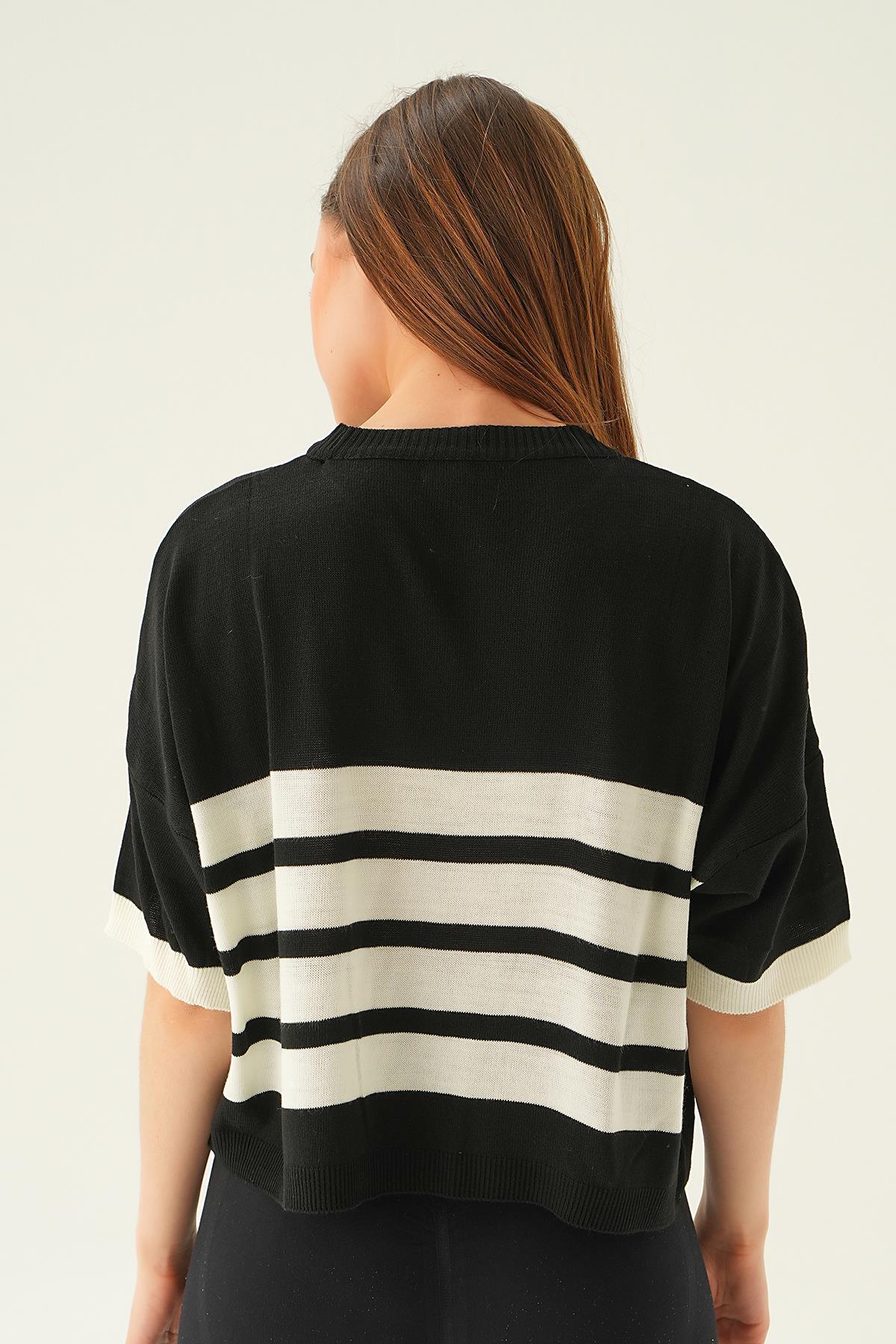 Siyah Çizgi Detay Oversize Tişört 1454 - 5