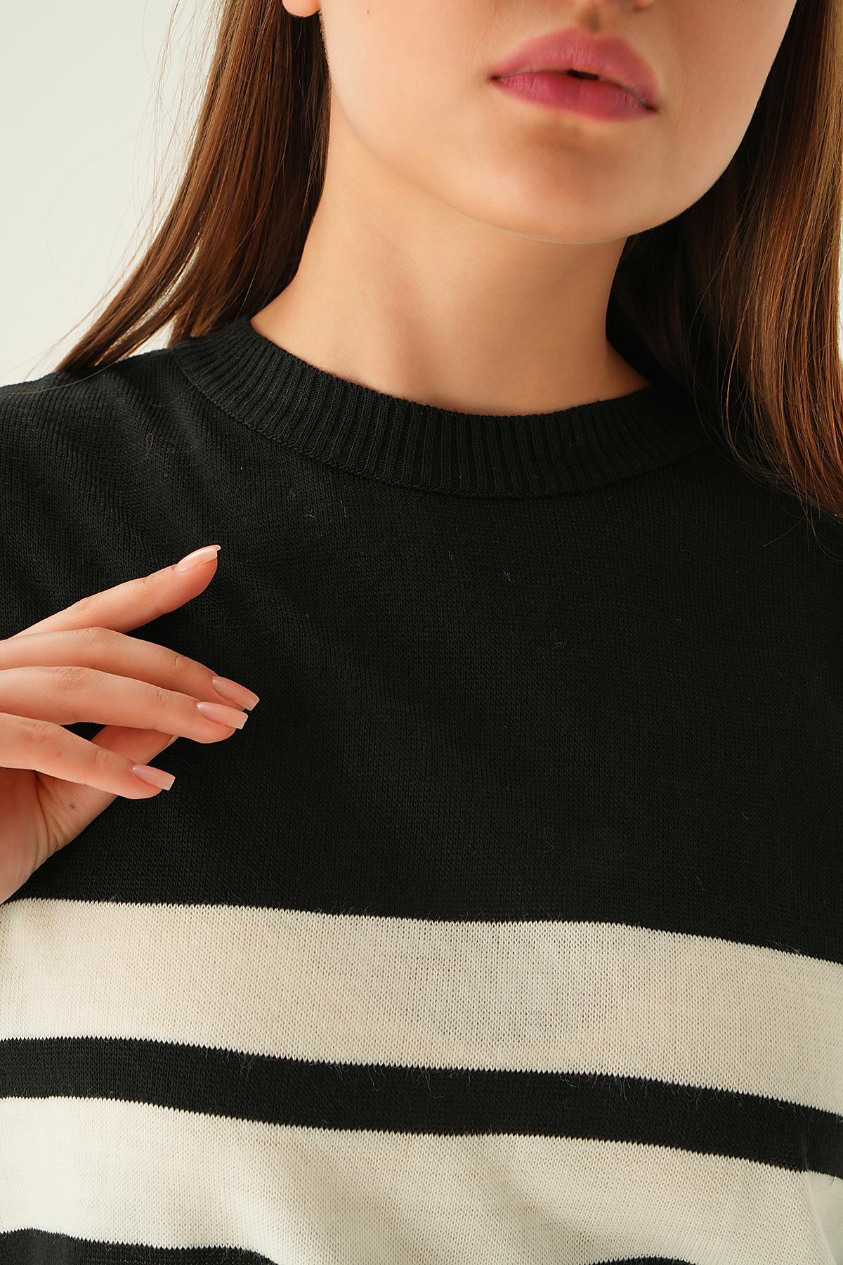 Siyah Çizgi Detay Oversize Tişört 1454 - 6