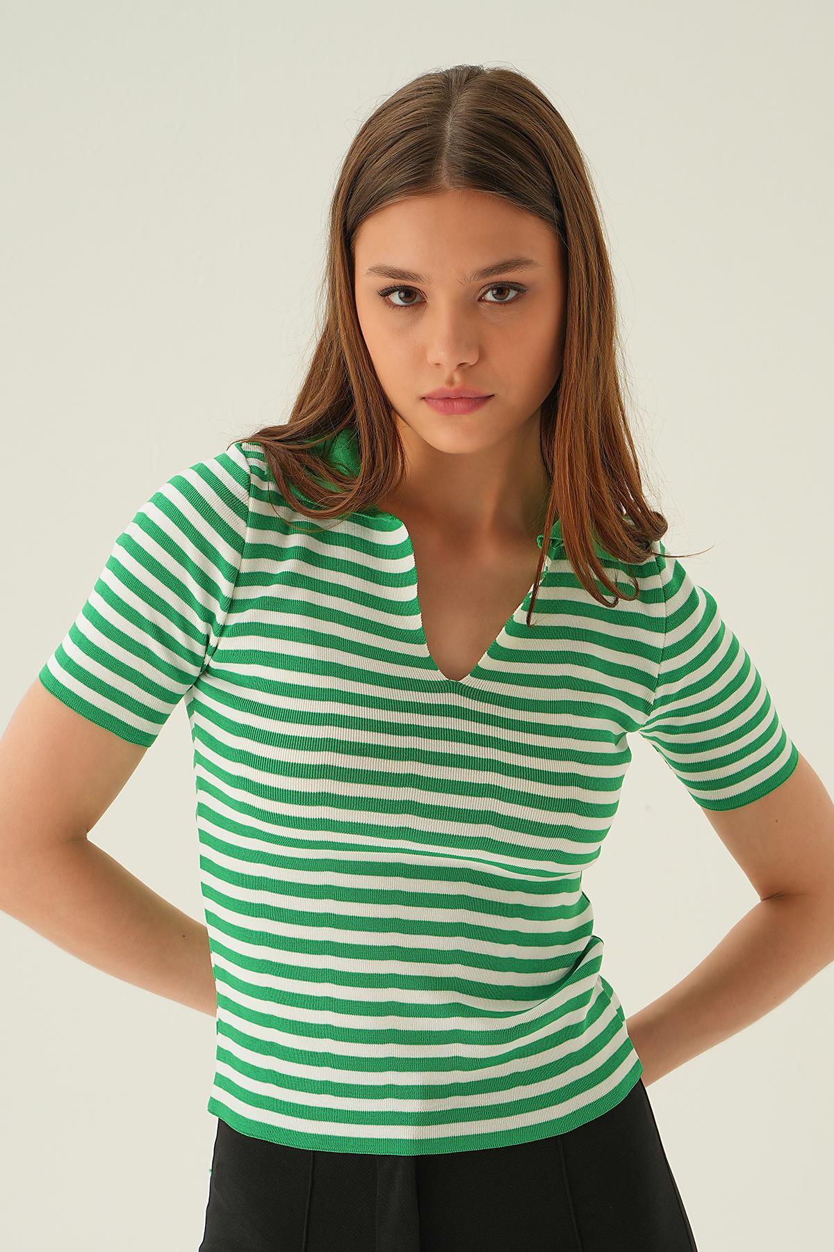 Benetton Yeşili V Yaka Çizgili Tişört 1456 - 5