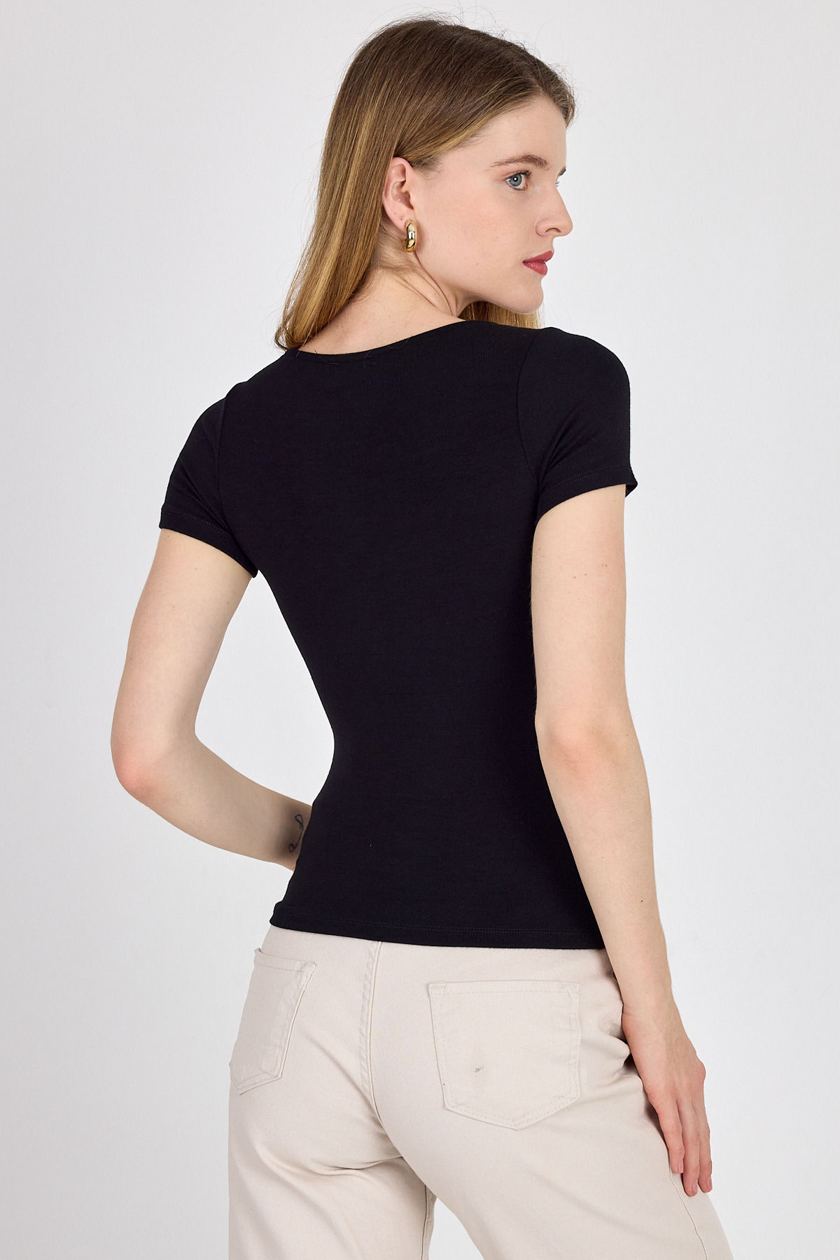 Siyah Gold Aksesuar Detaylı Viskoz/Yumuşak Kumaş Tişört 1460 - 5