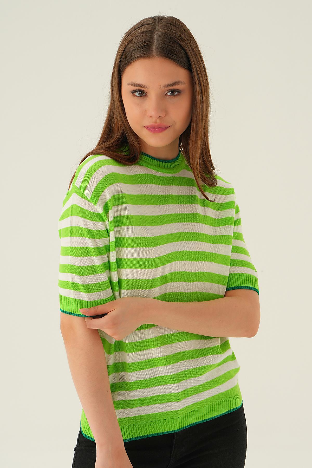 1469 Bisiklte Yaka Çizgili Tişört Elma Yeşili - 1