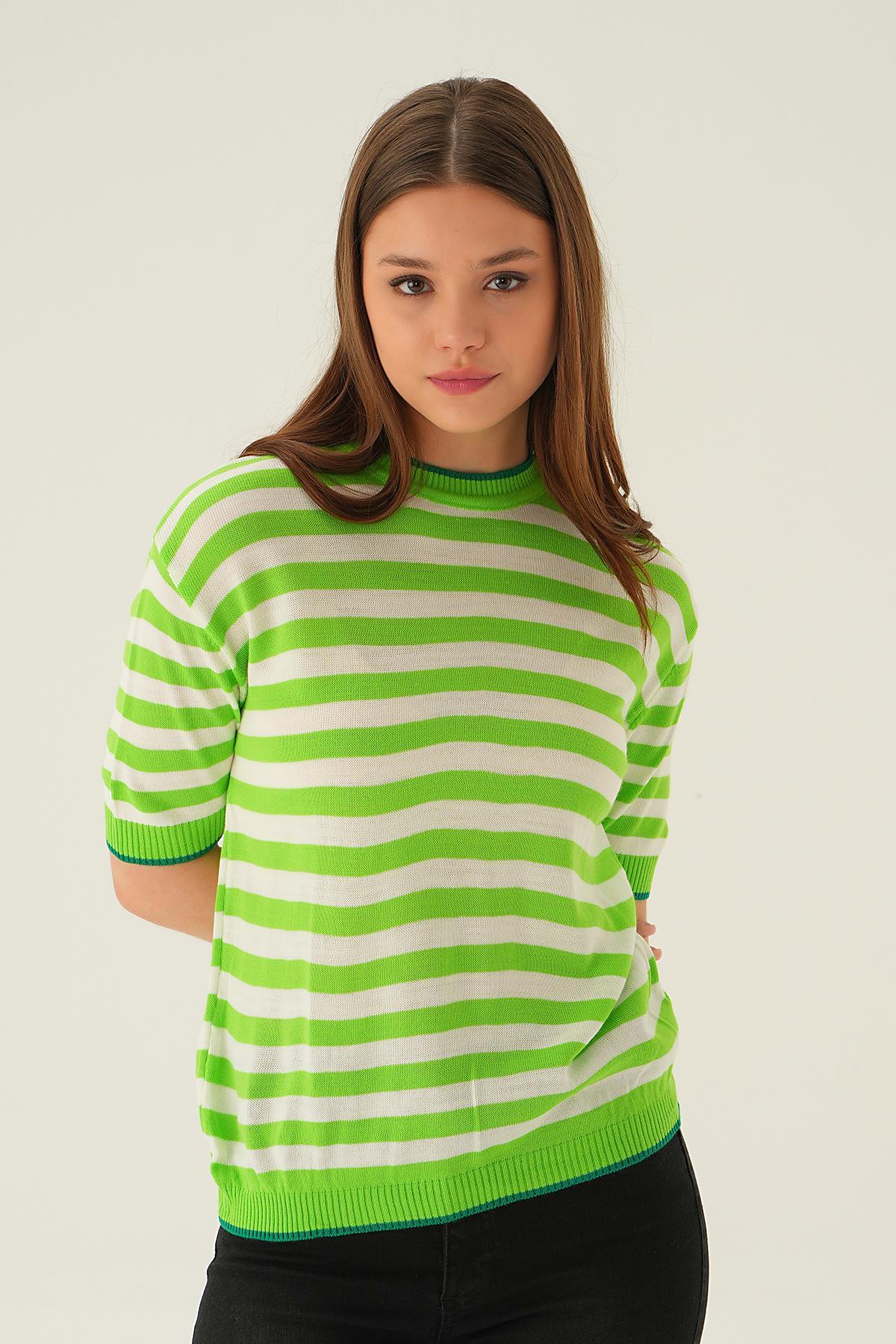 1469 Bisiklte Yaka Çizgili Tişört Elma Yeşili - 3