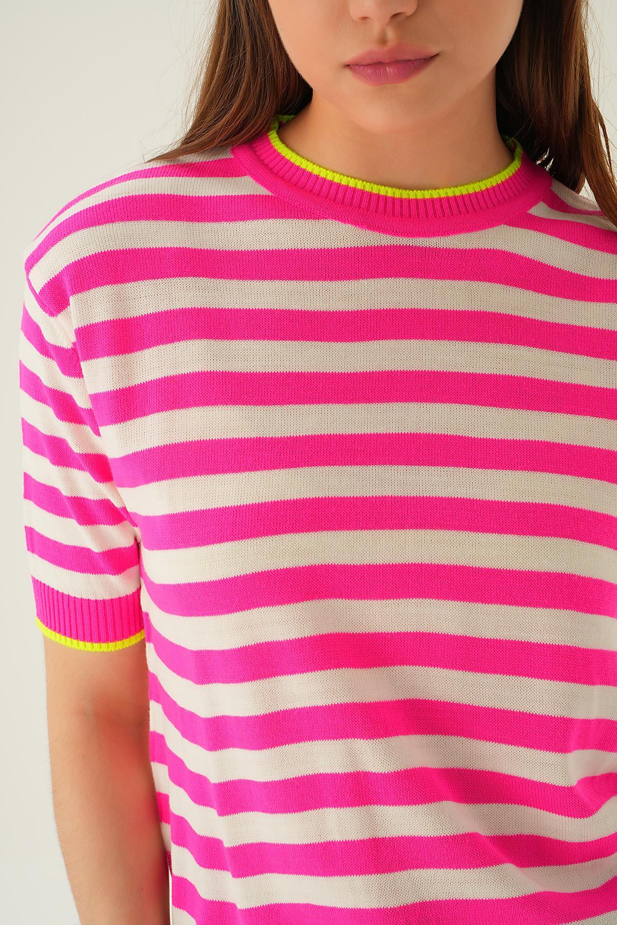 1469 Bisiklte Yaka Çizgili Tişört Fuşya - 6